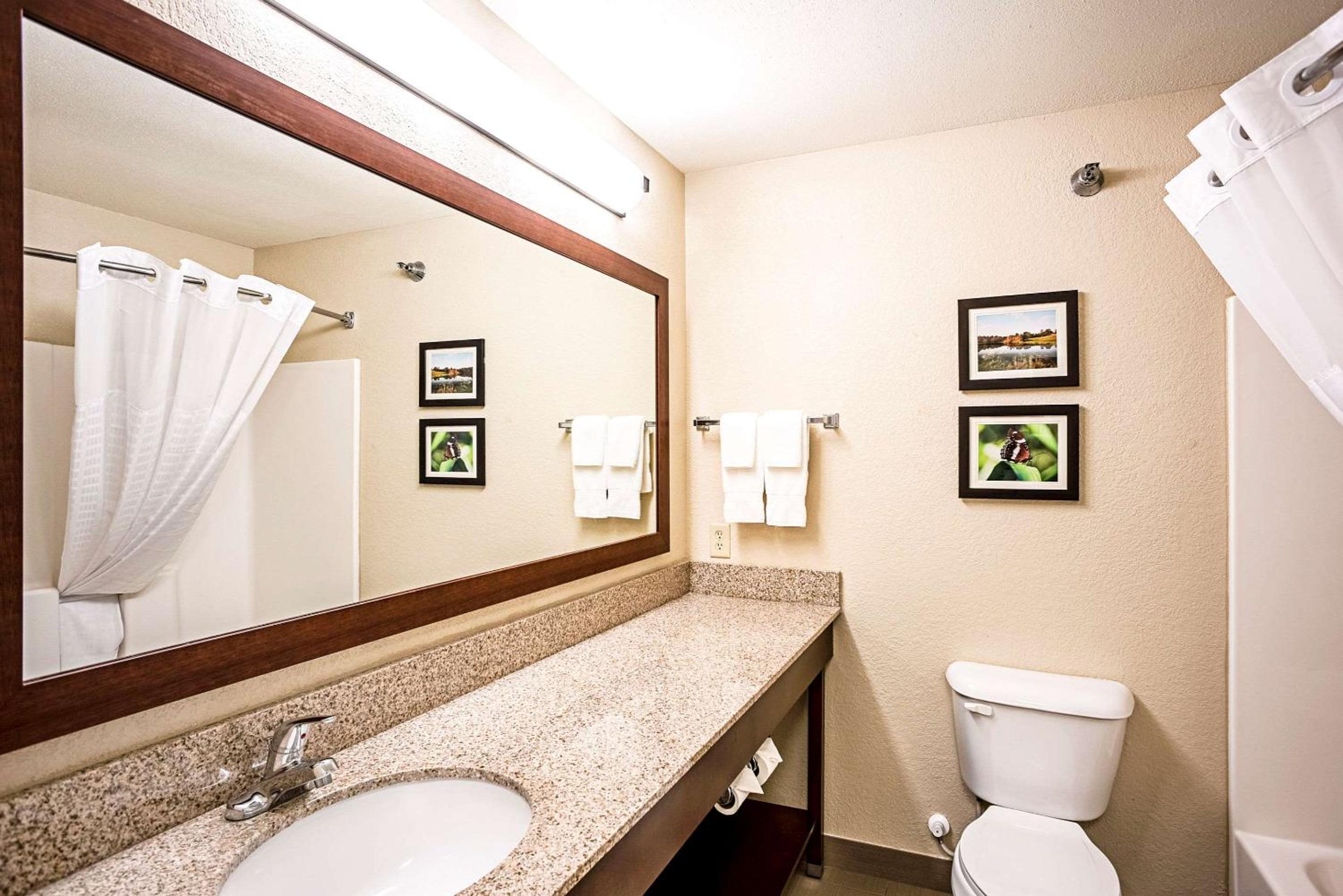 King Room - Non-Smoking - Photo 2