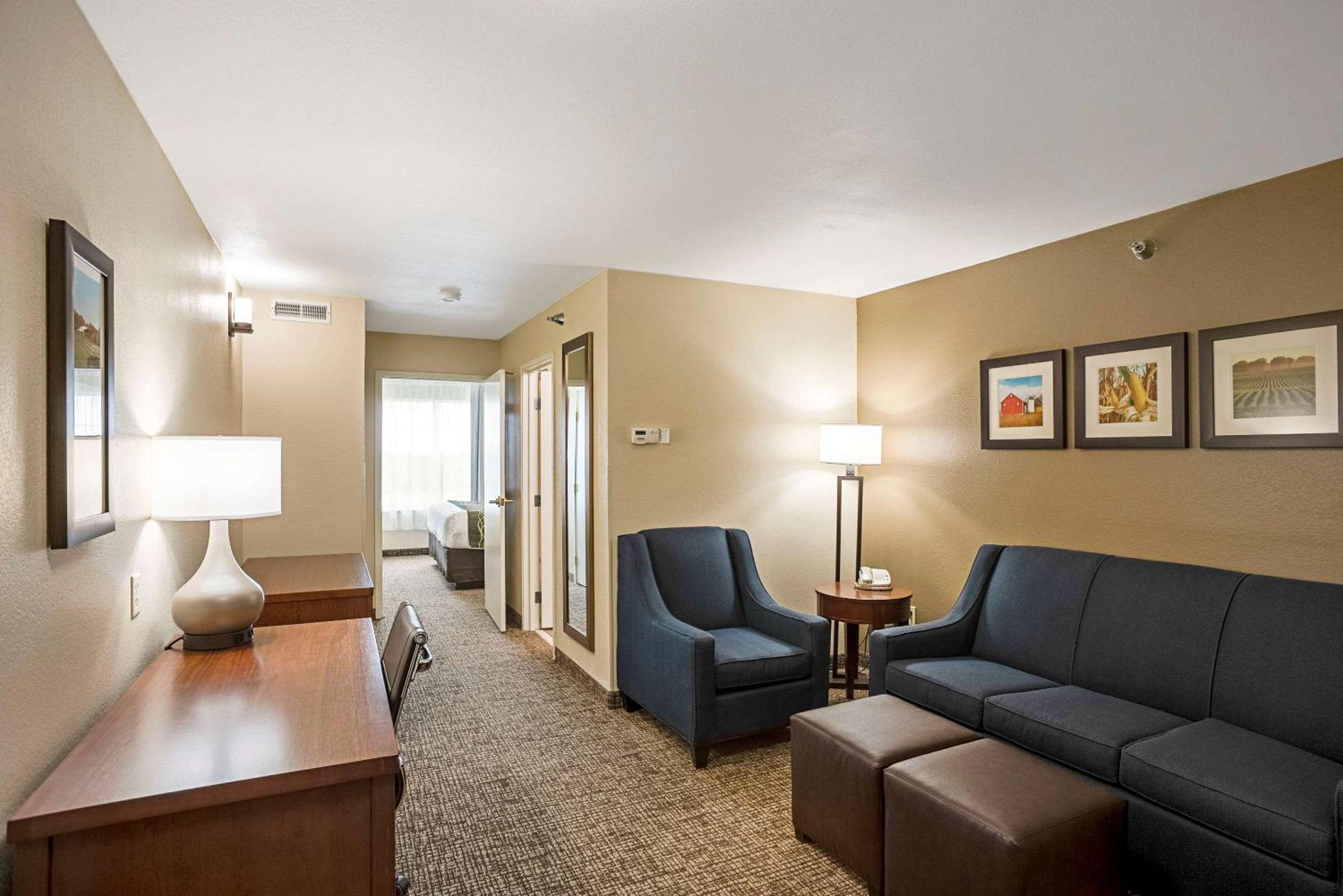One-Bedroom King Suite with Sofa Bed - Non-Smoking - Photo 1