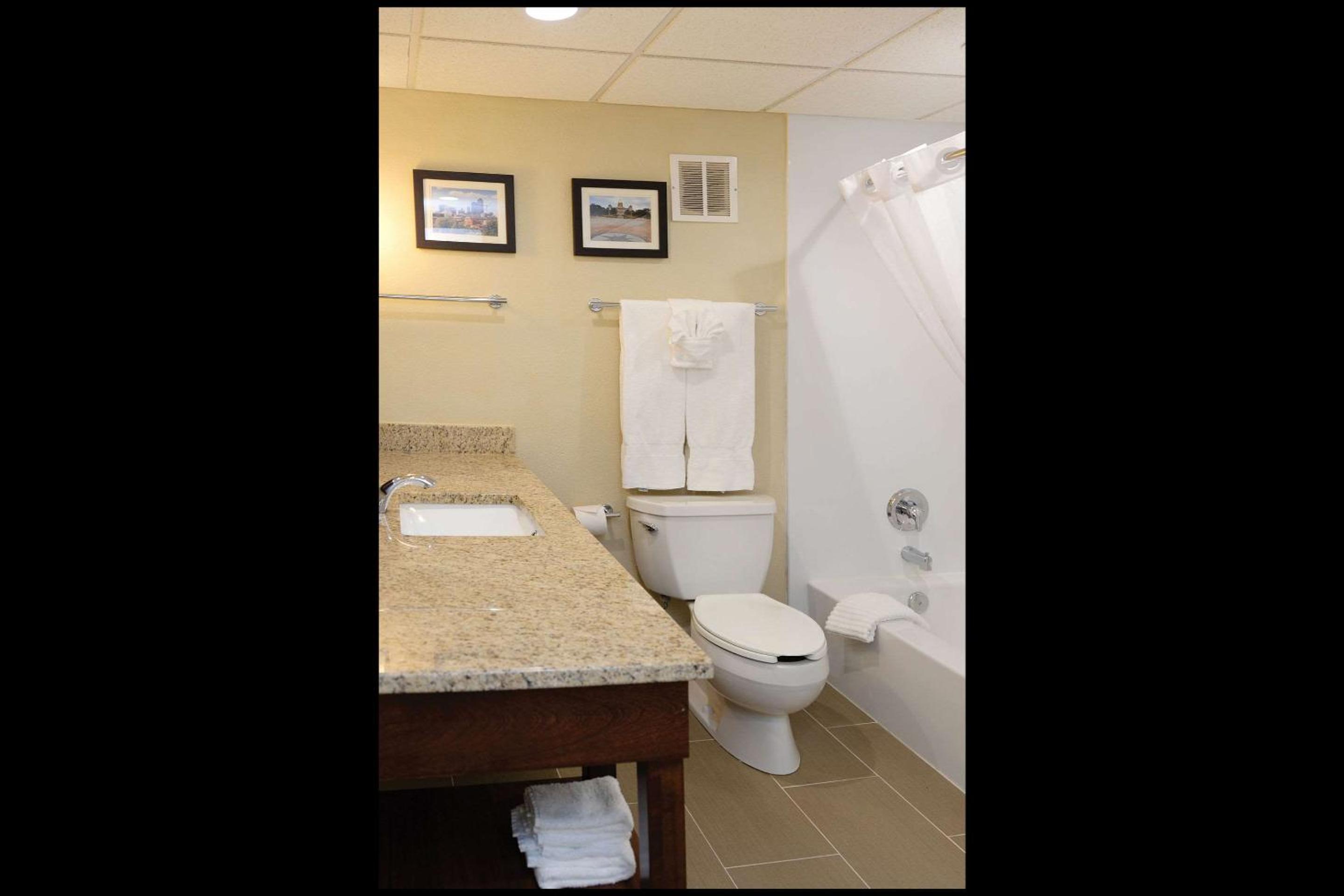 King Suite with River View  - Photo 3