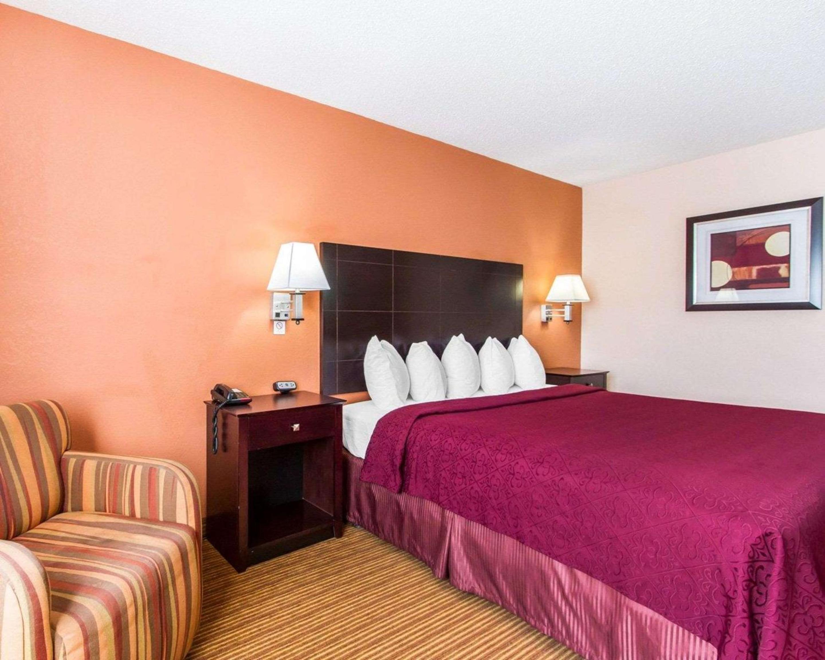 King Room - Non-Smoking - Photo 1