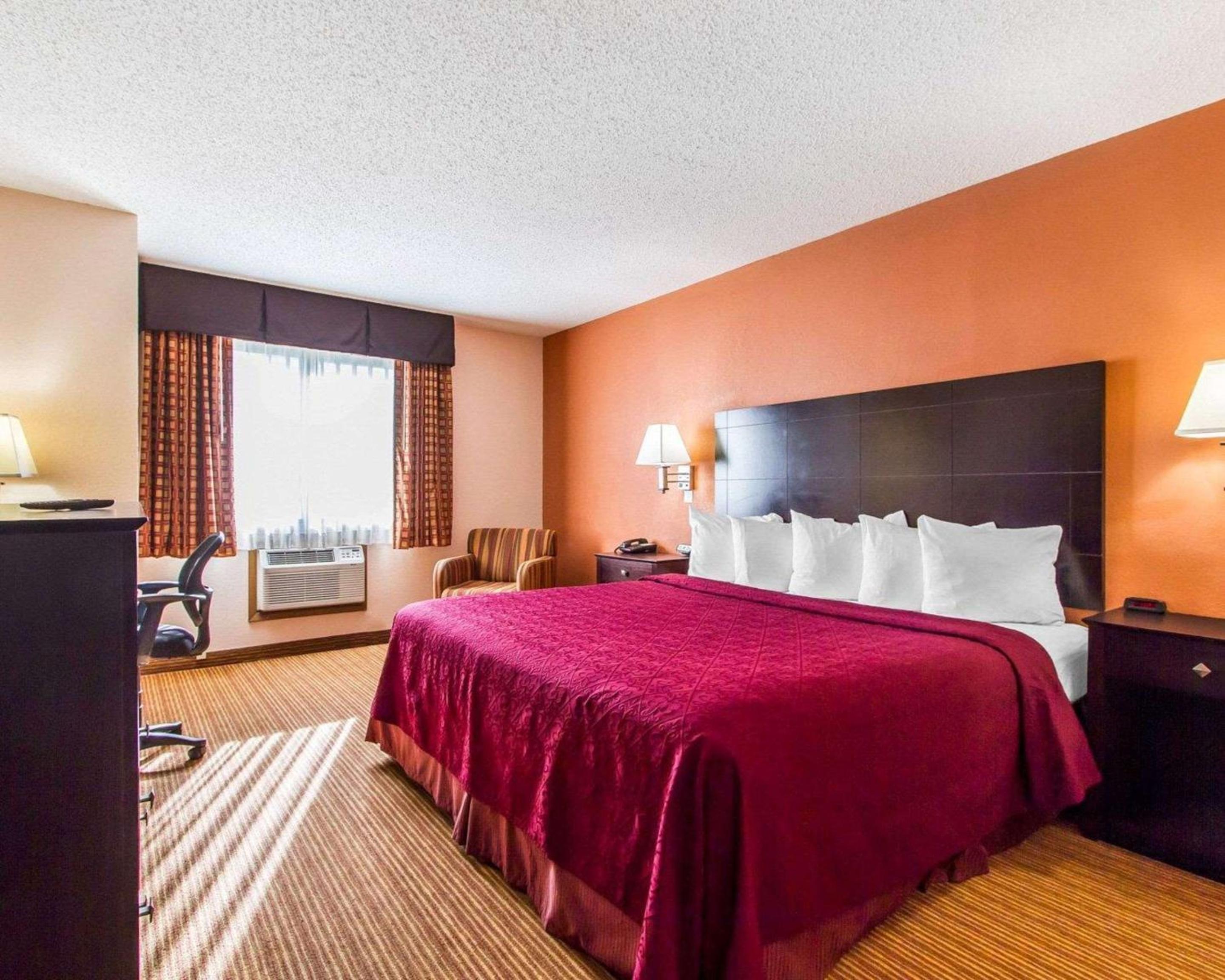 King Room - Non-Smoking - Photo 2