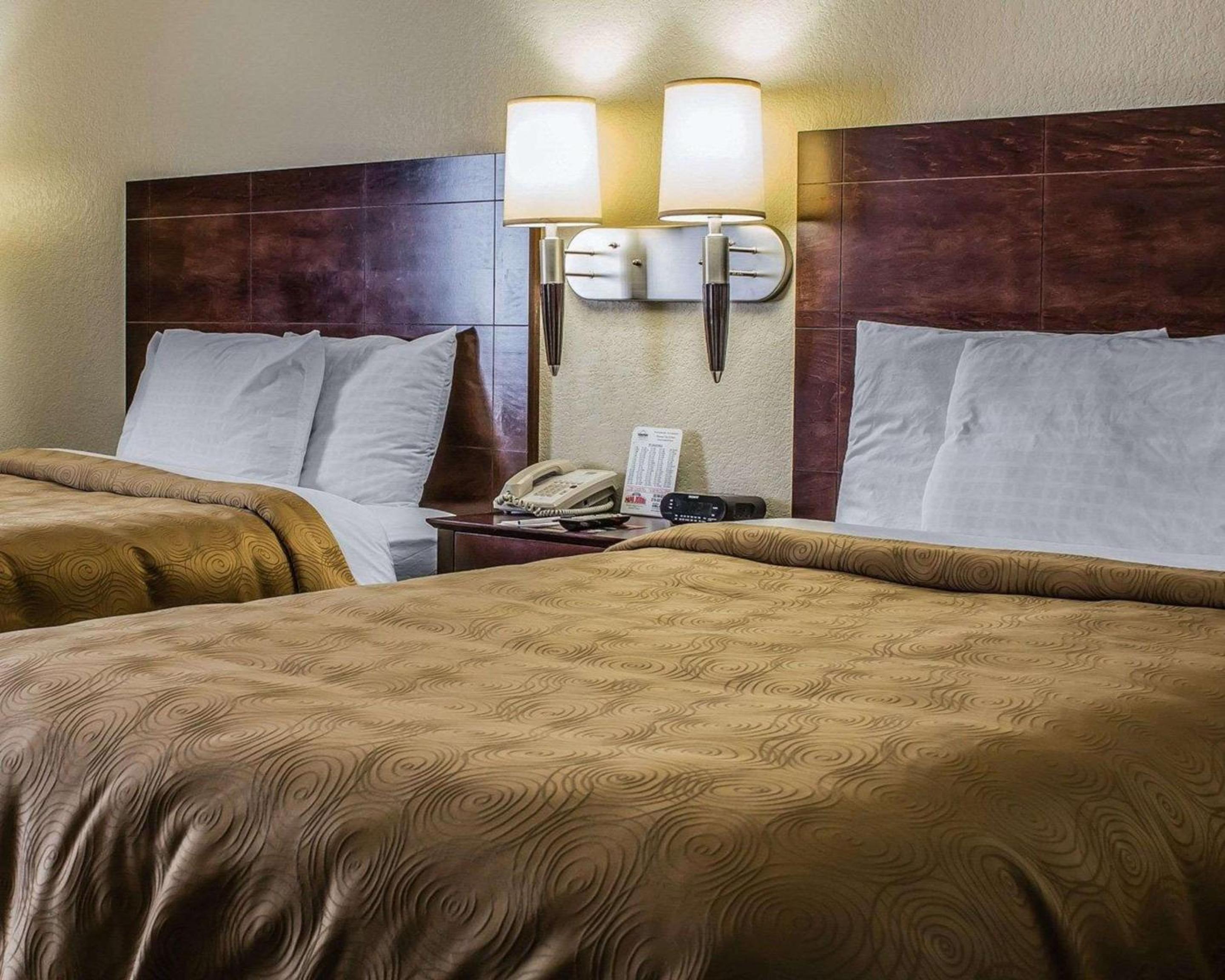 Efficiency Queen Room with Two Queen Beds and Kitchen - Non Smoking - Photo 1