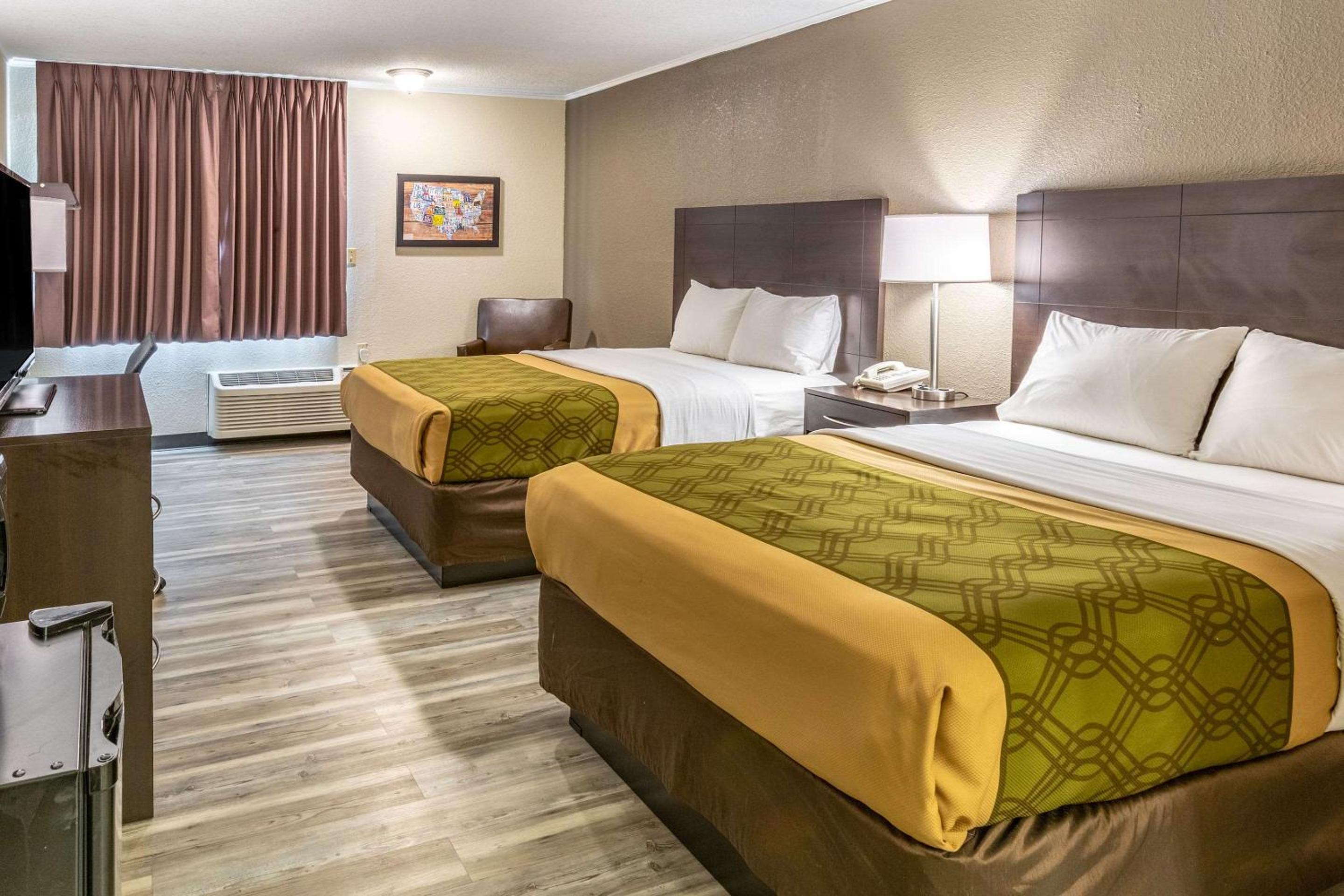 Double Room with Two Double Beds - Smoking photo 2