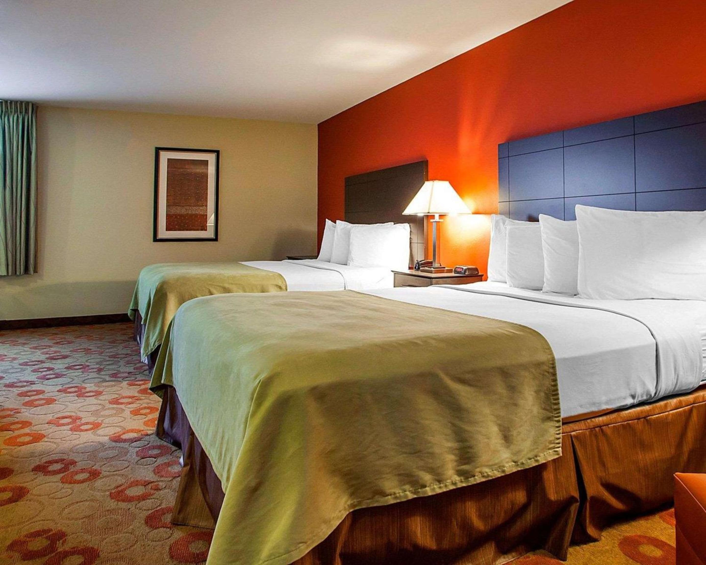 Queen Suite with Two Queen Beds - Accessible/Non-Smoking - Photo 2