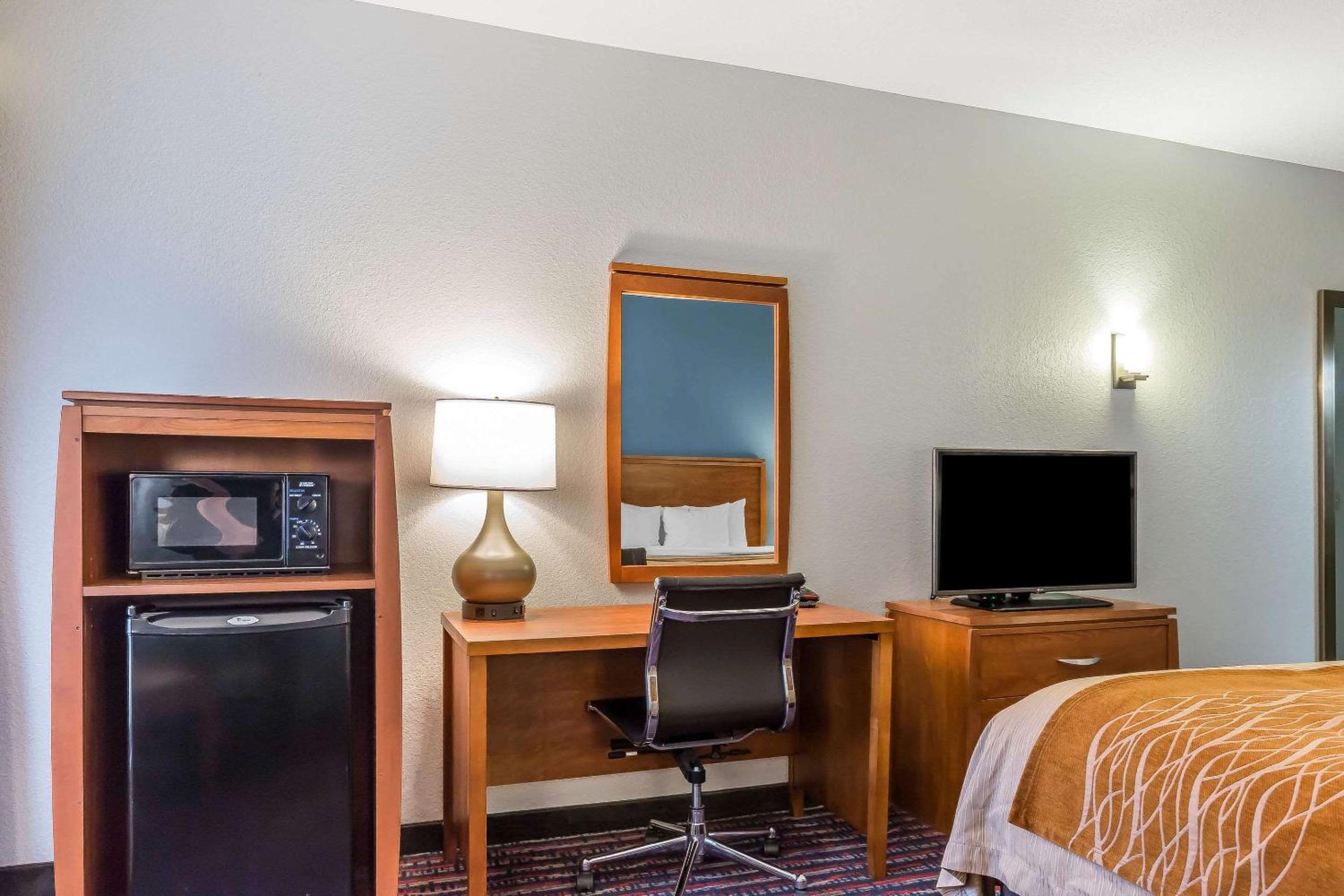 Standard King Room - Non-Smoking  - Photo 4