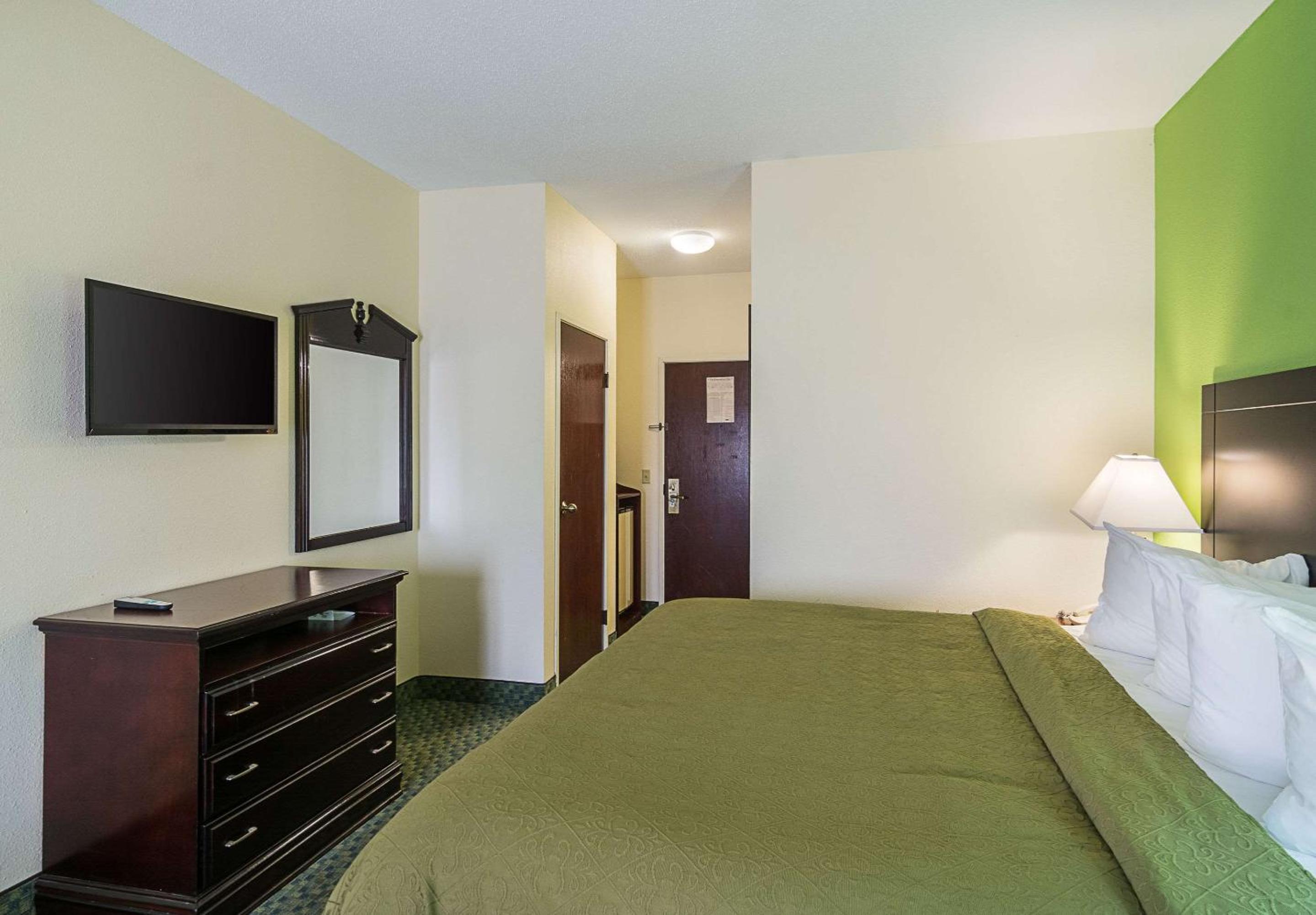 King Suite - Non-Smoking - Photo 1