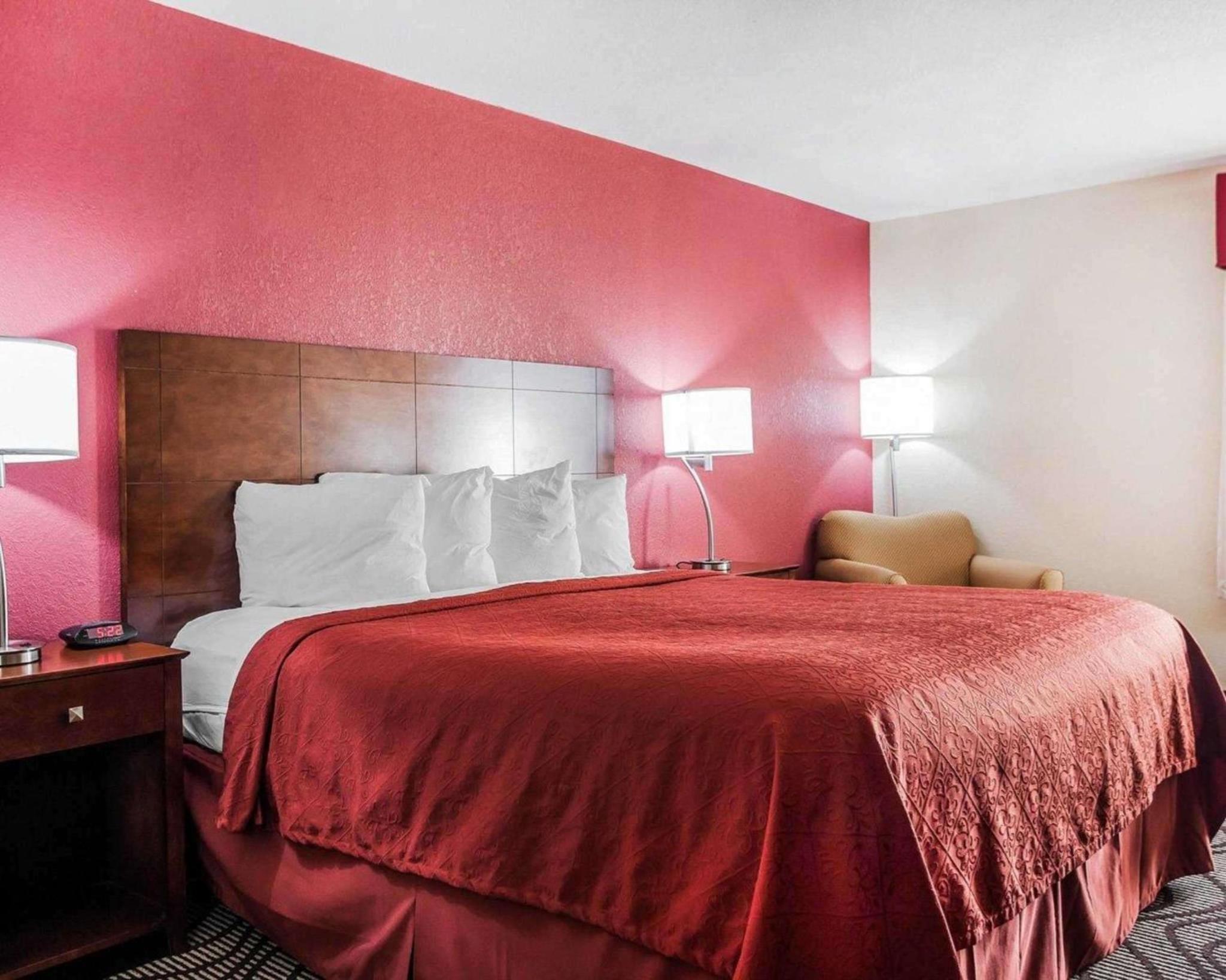 King Room - Non-Smoking - Photo 3