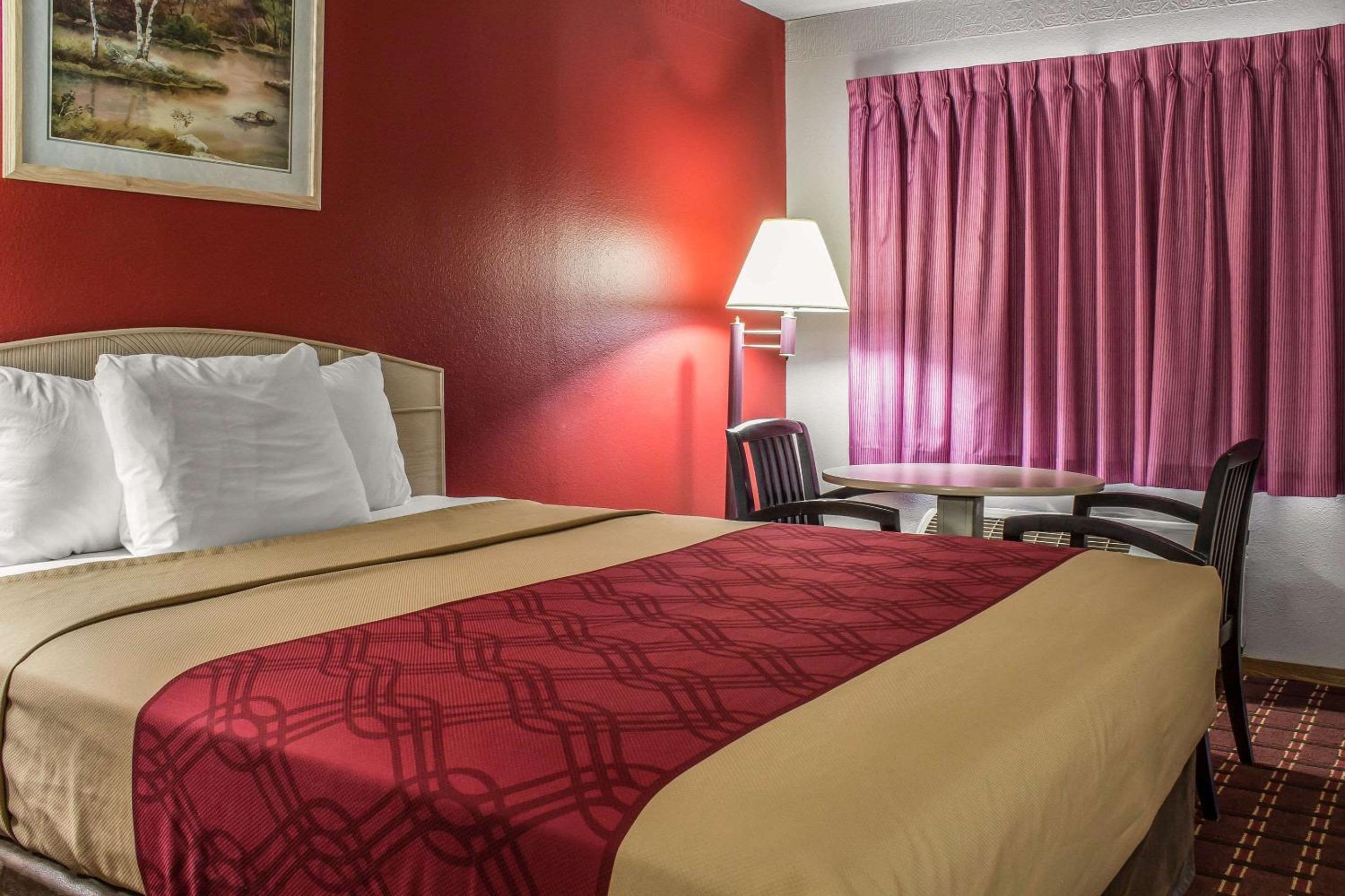 Queen Room with Two Queen Beds photo 1