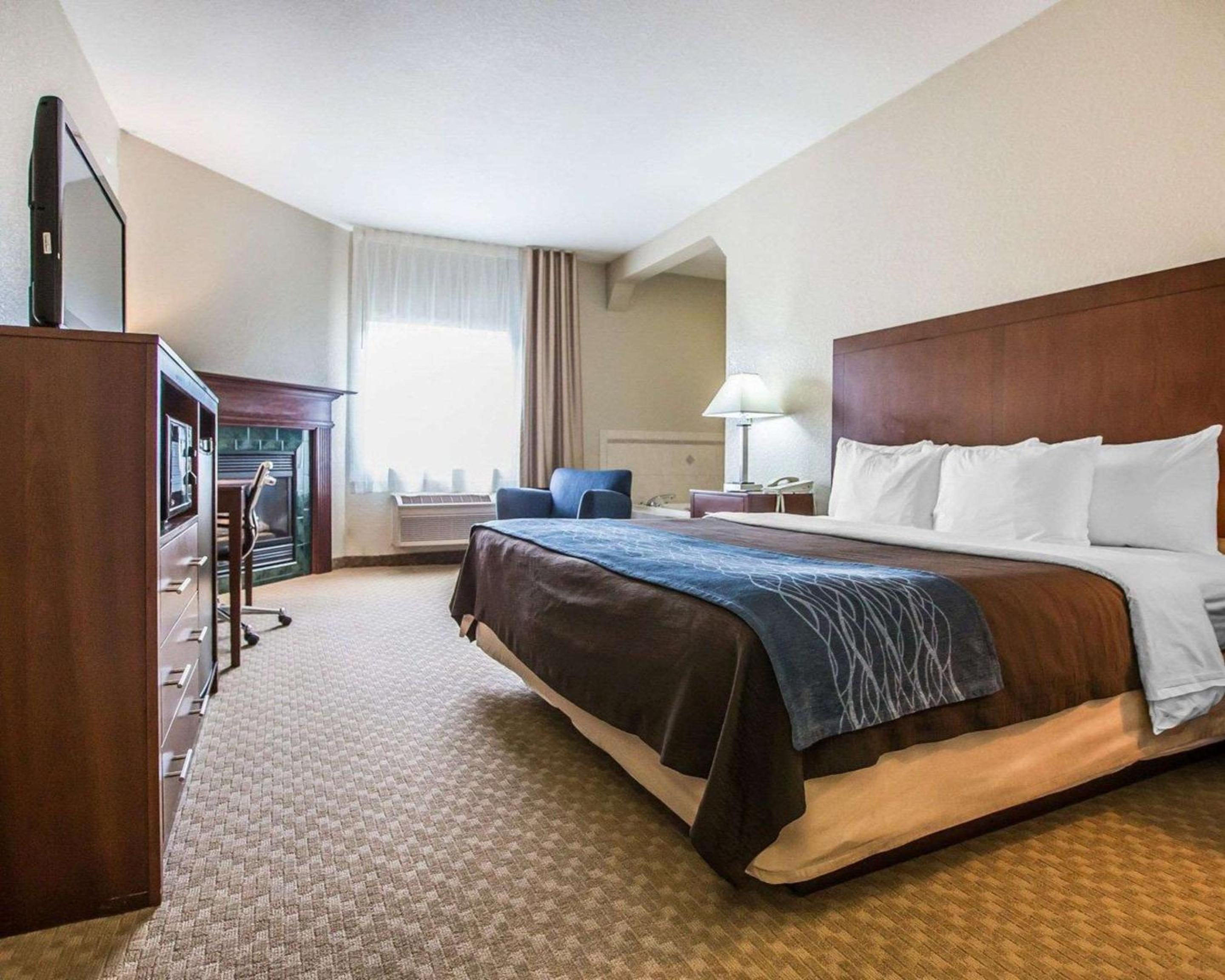 Standard King Room - Non-Smoking  - Photo 4