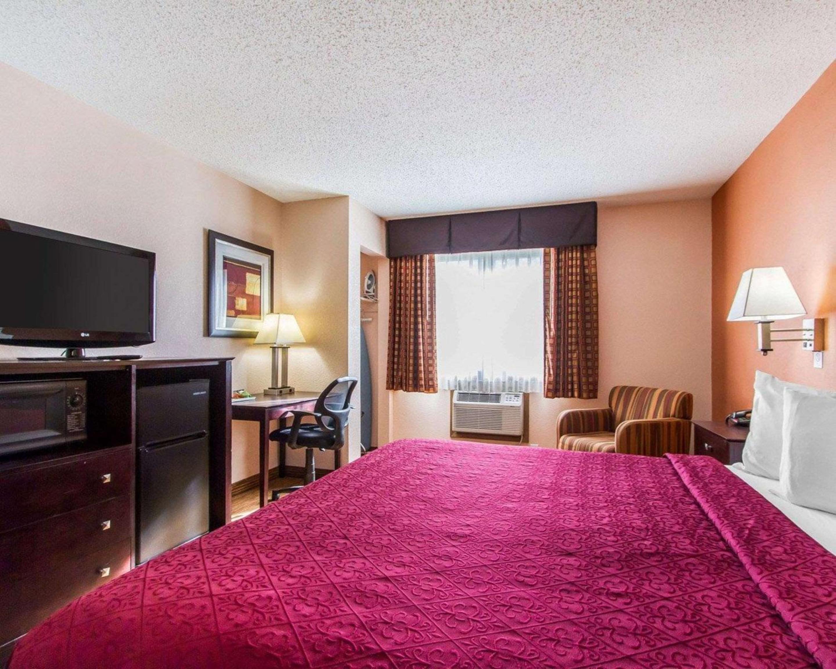 King Room - Non-Smoking - Photo 3