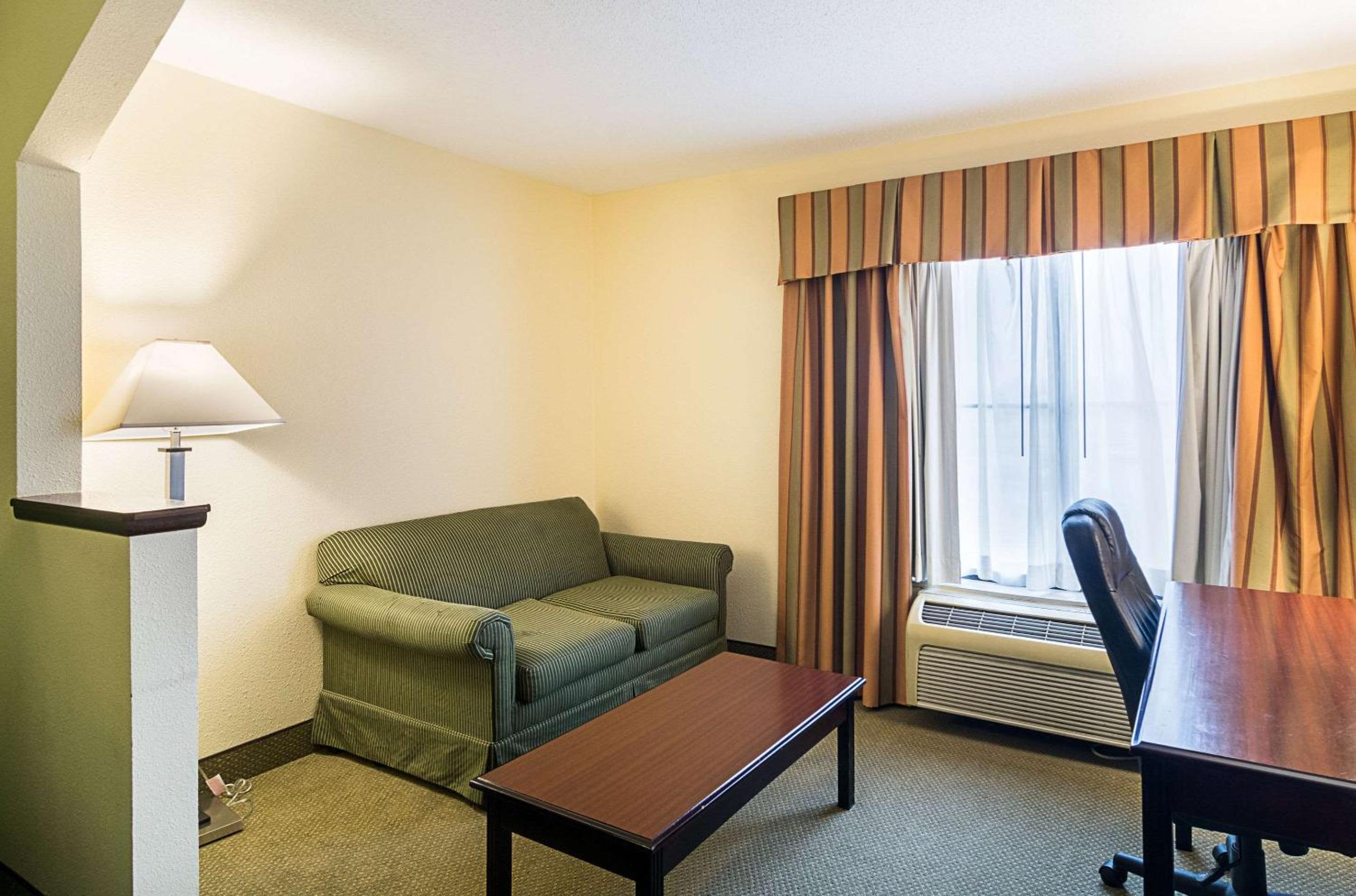 Standard Double Suite - Non-Smoking - Photo 3