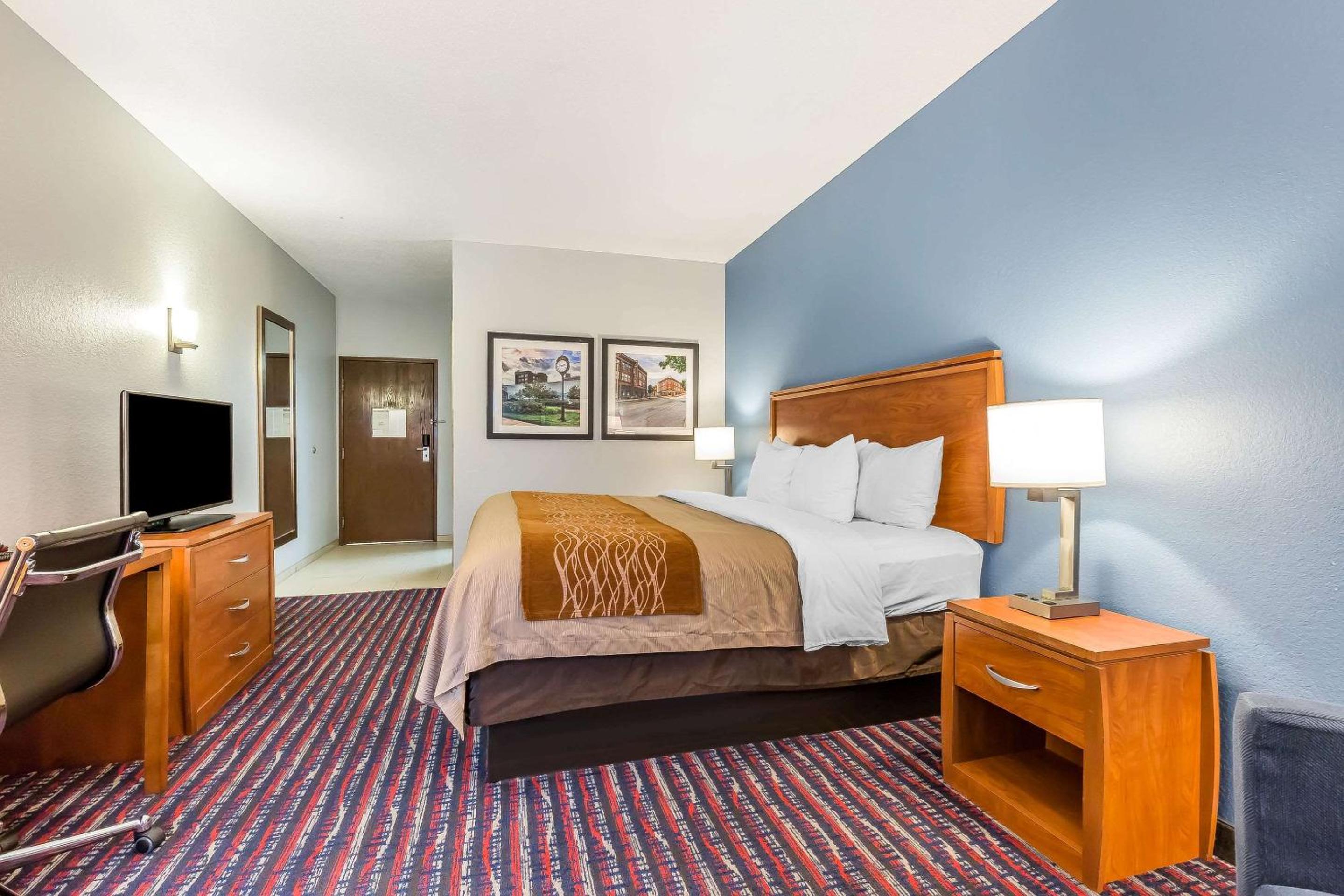Standard King Room - Non-Smoking  - Photo 6