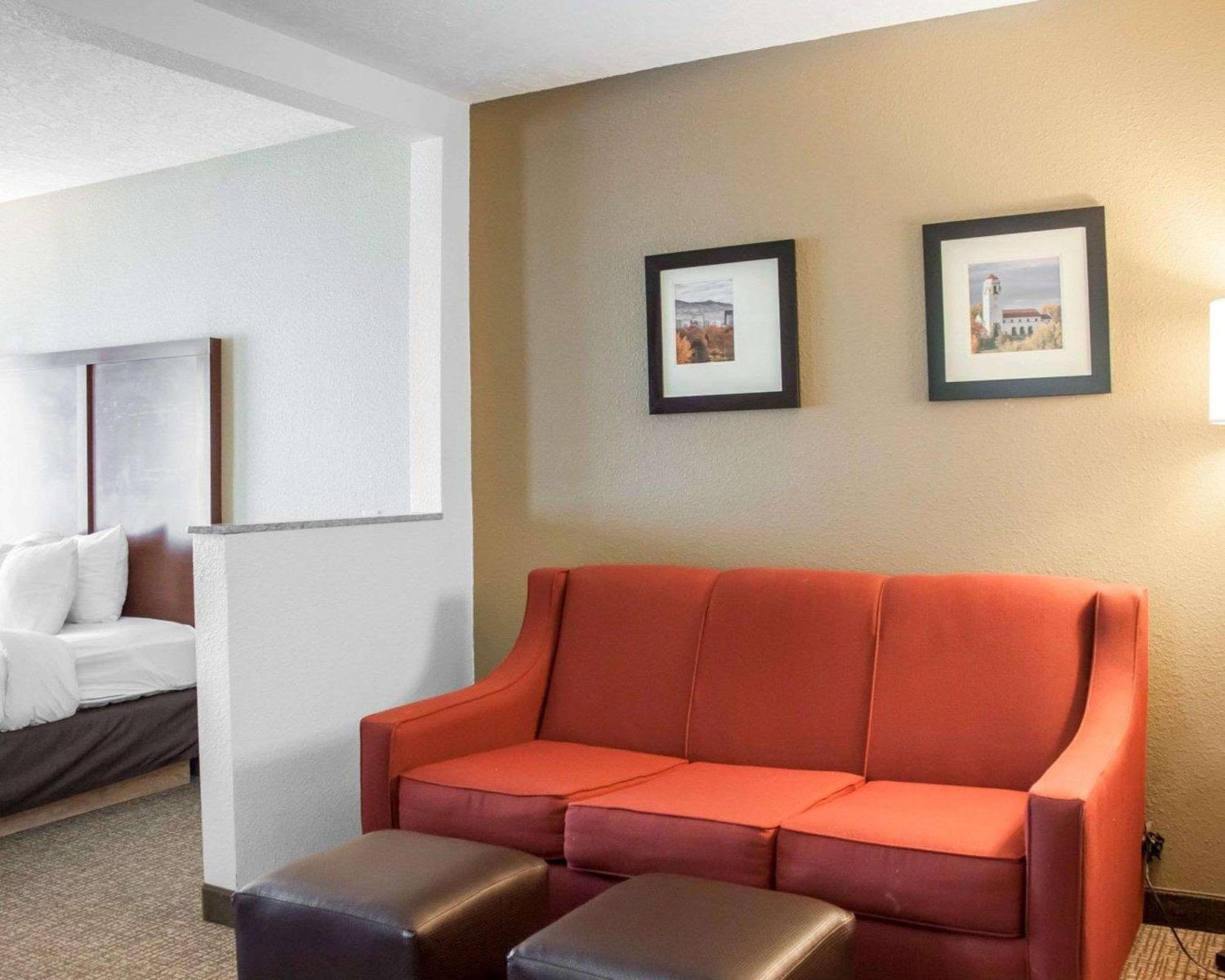 Queen Suite - Photo 2
