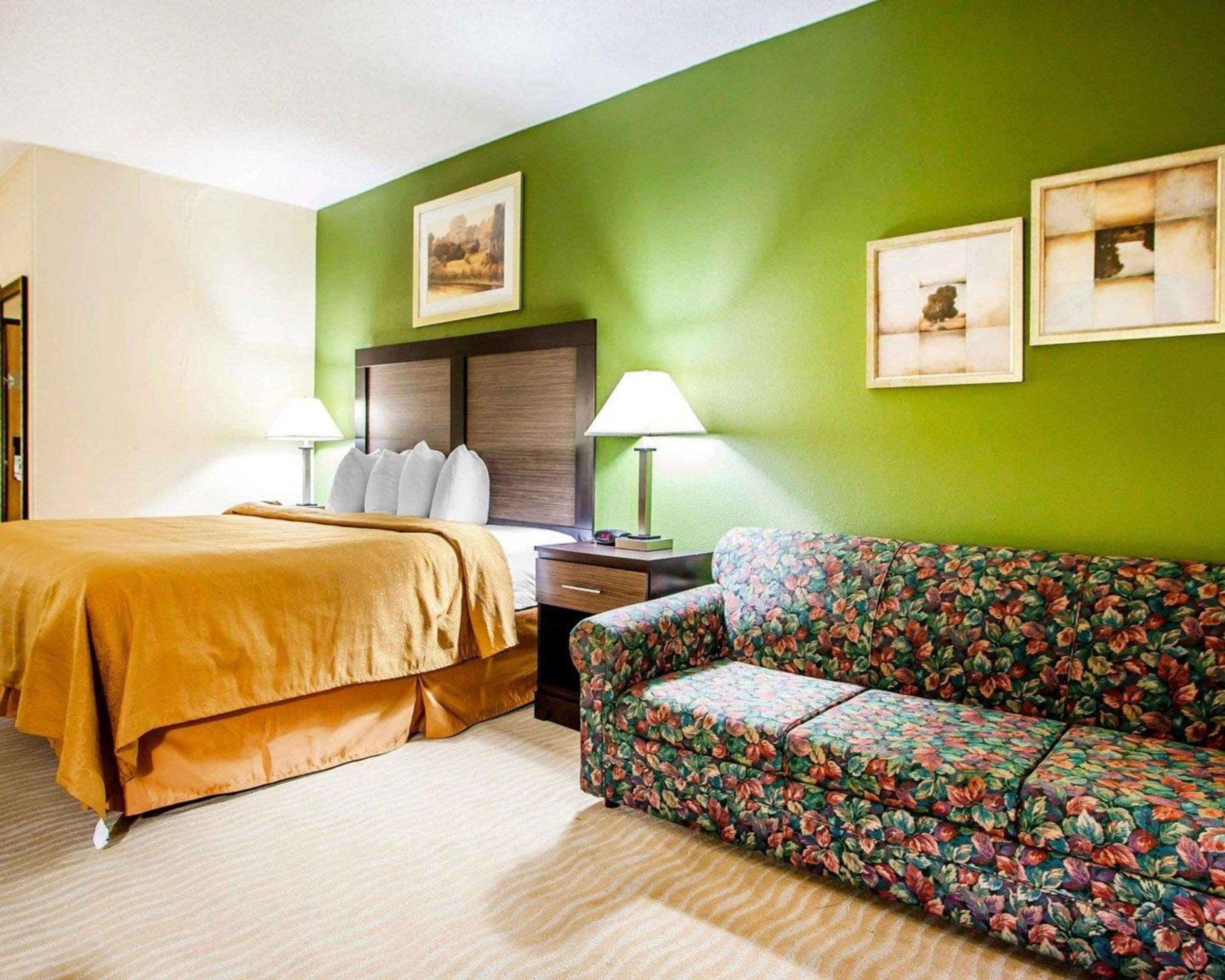 King Suite - Non-Smoking - Photo 1