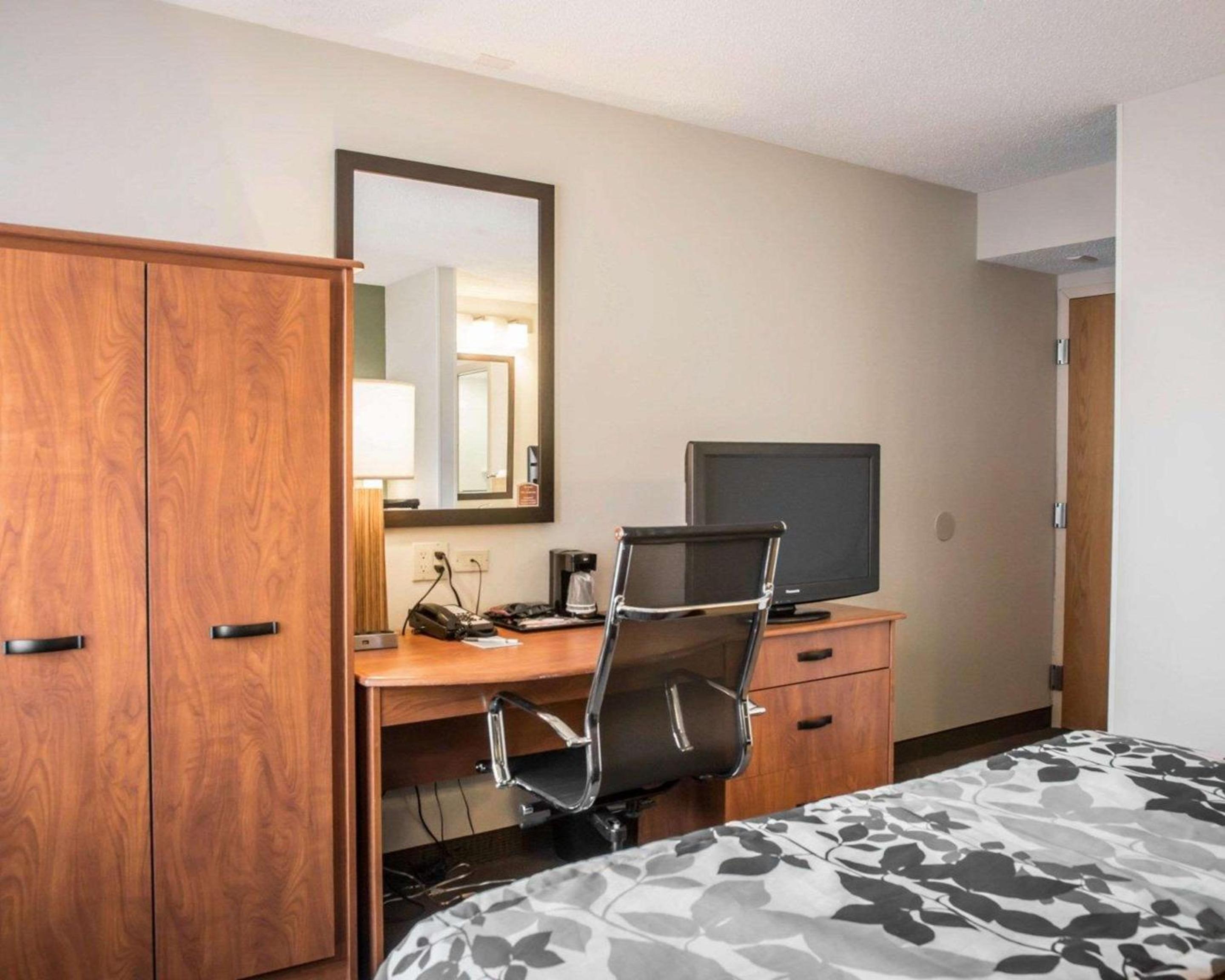 Sleep Inn Midway Airport — photo 48