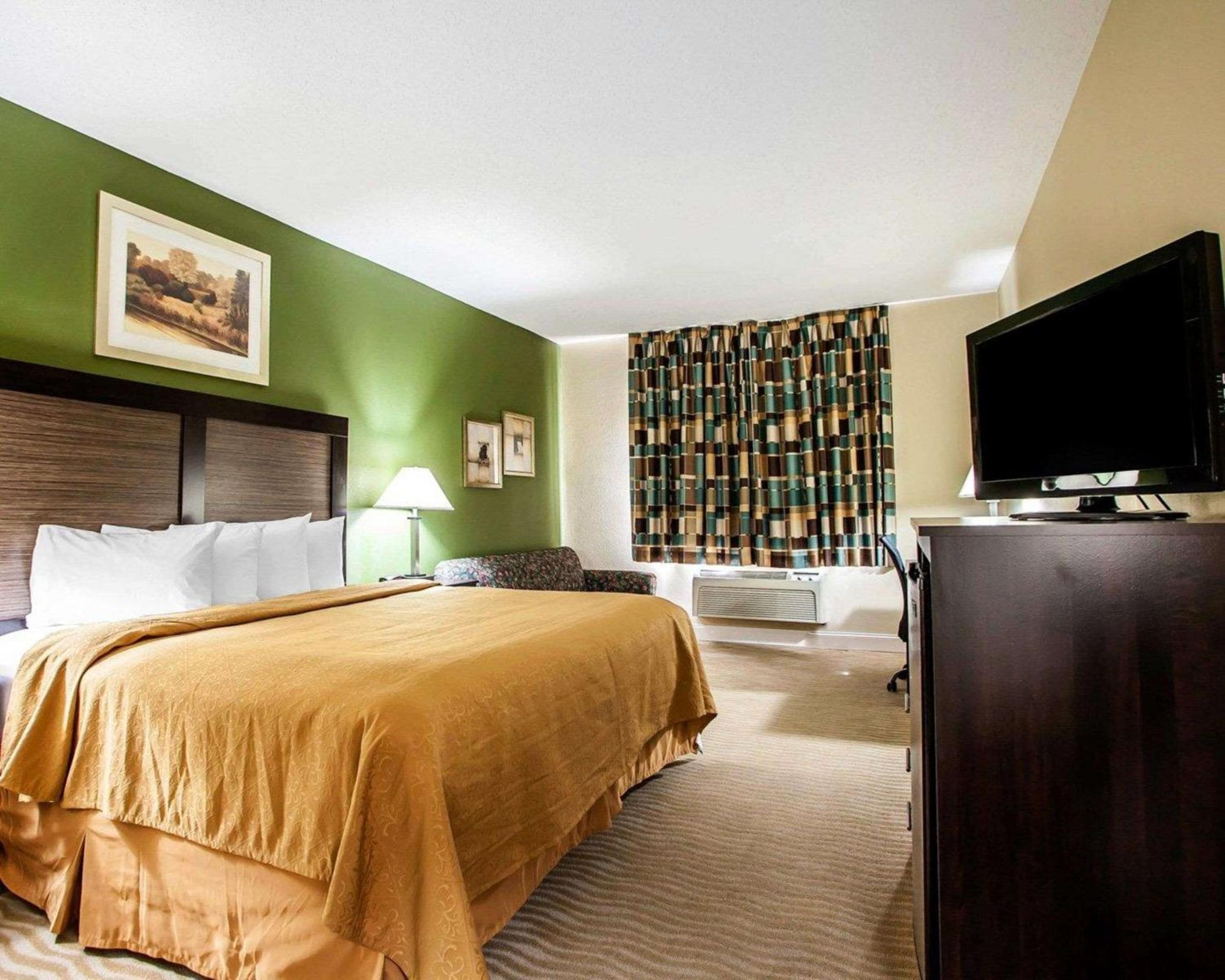 King Suite - Non-Smoking - Photo 2