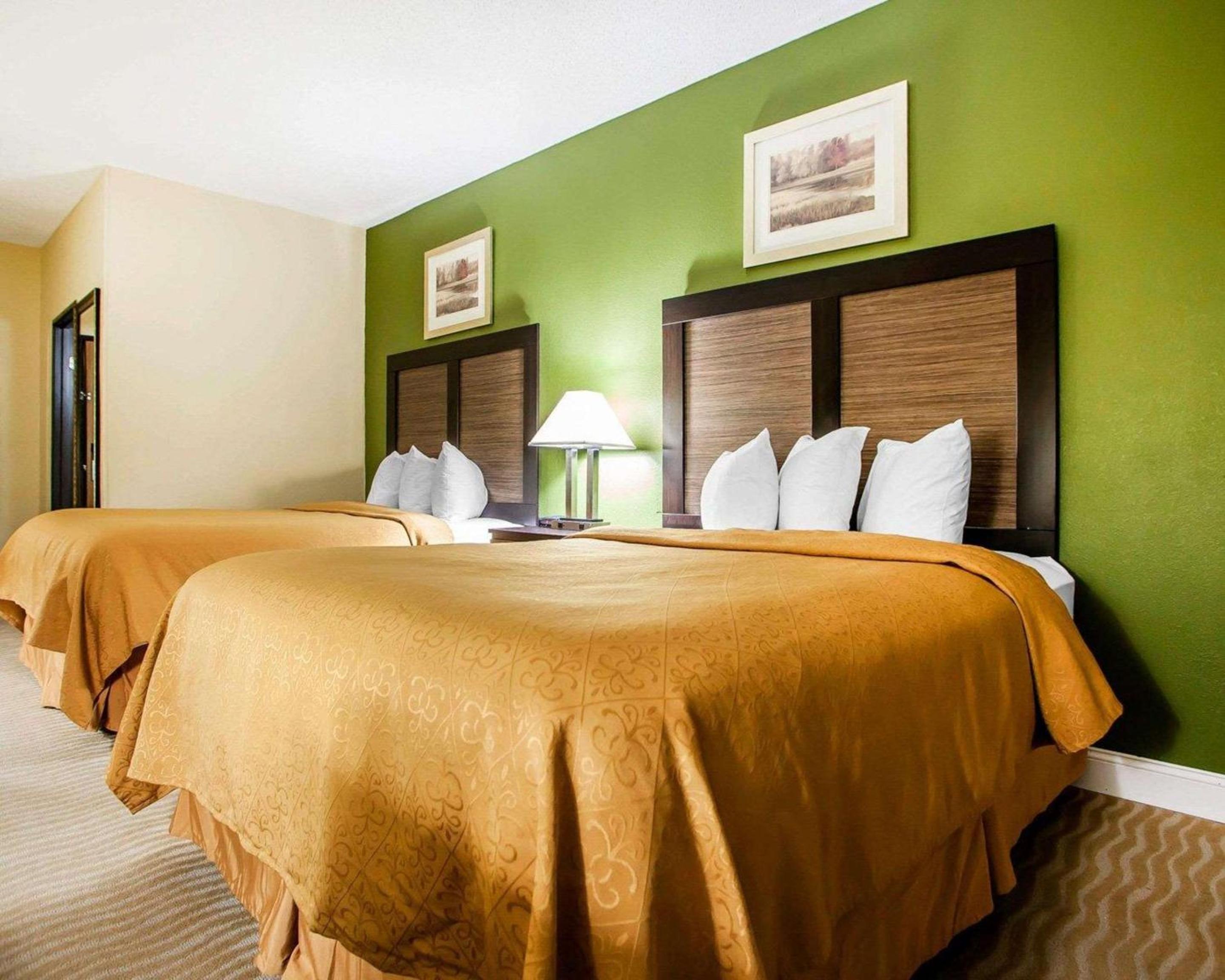 Queen Room with Two Queen Beds - Non-Smoking - Photo 1