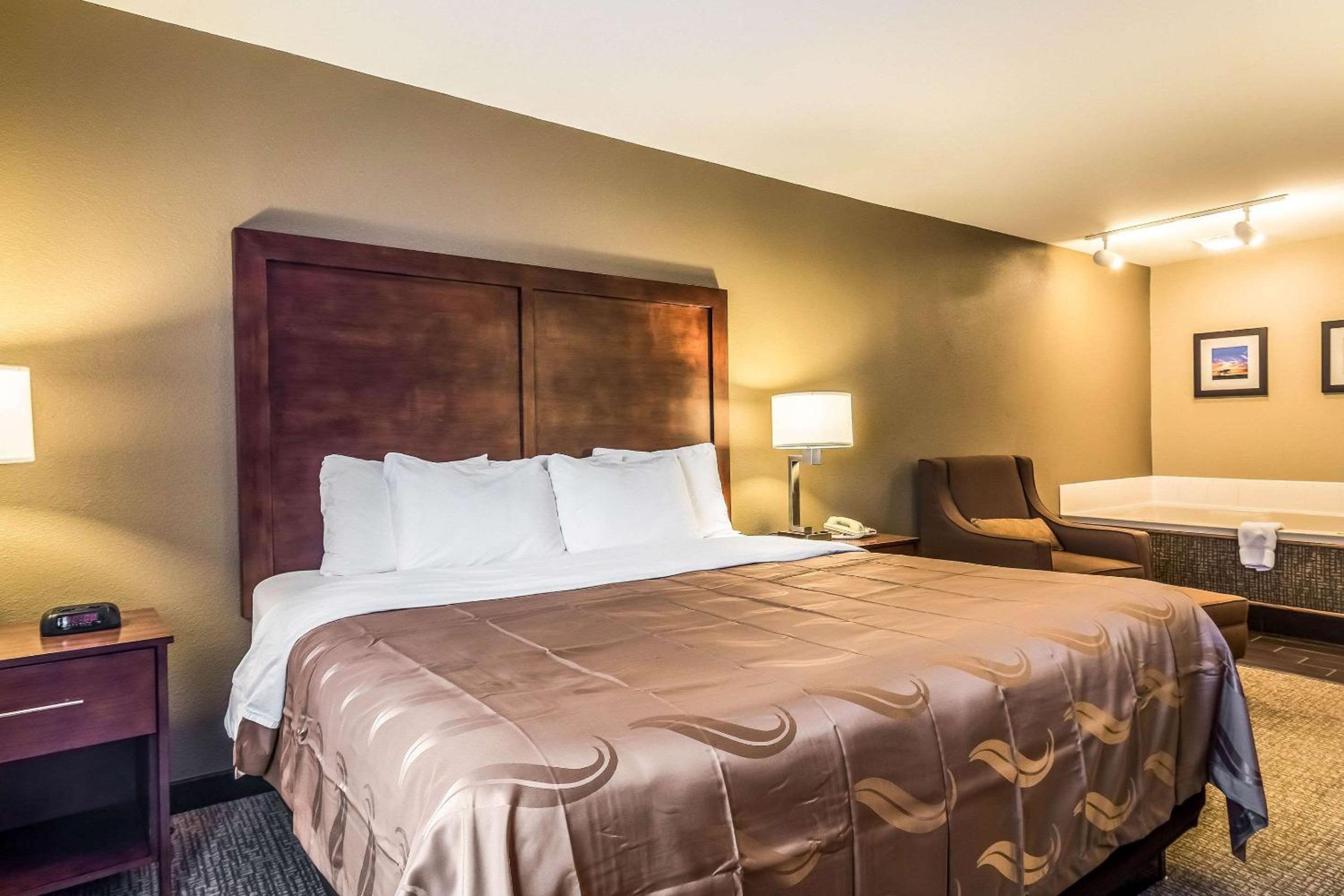 King Suite with Spa Bath photo 2