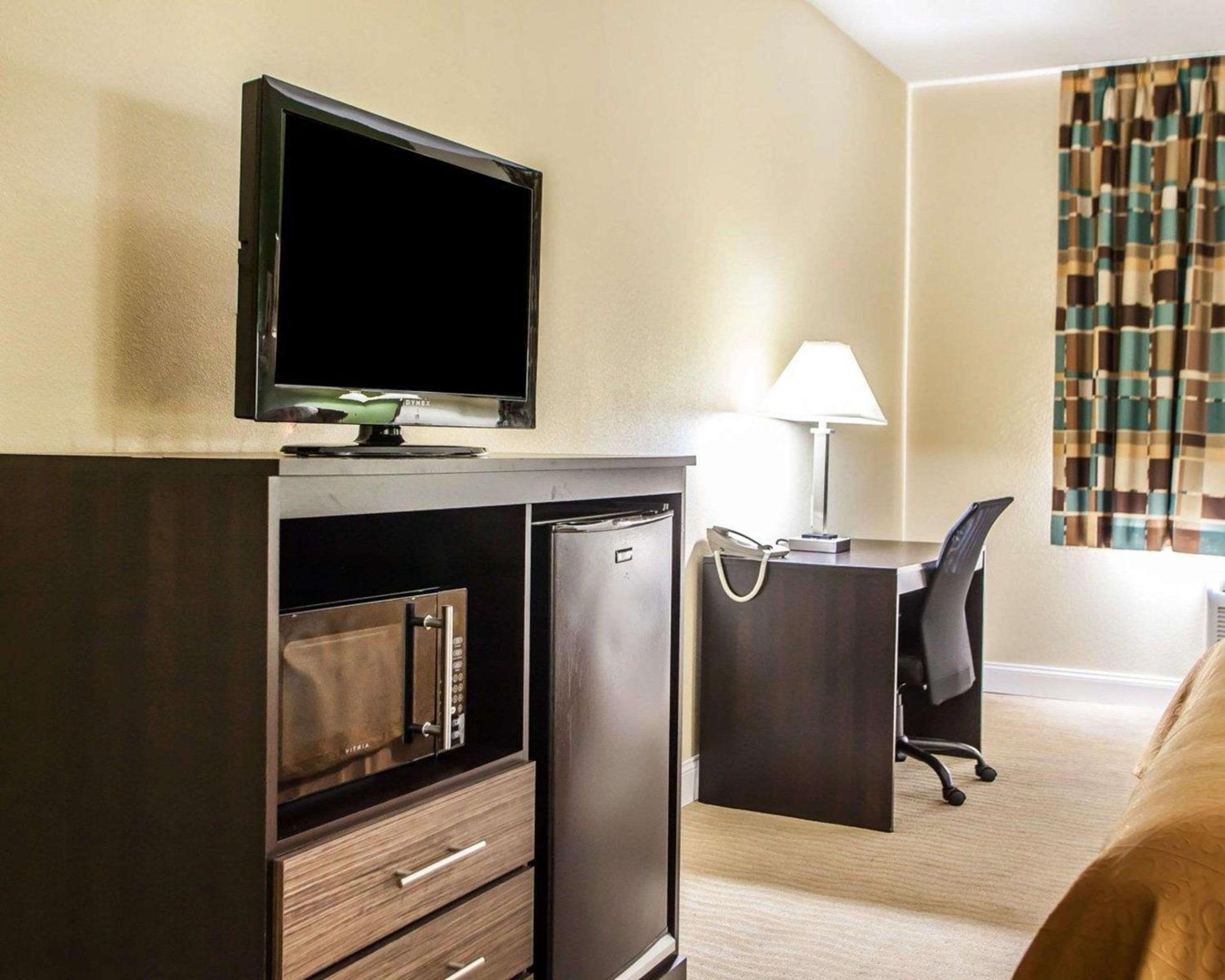 King Room - Non-Smoking - Photo 1