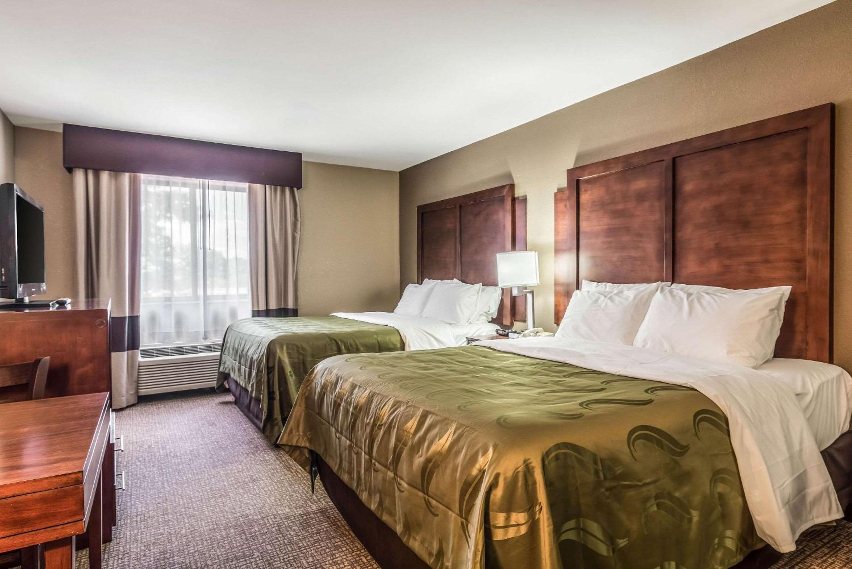 Queen Suite with Two Queen Beds and Sofa Bed photo 2
