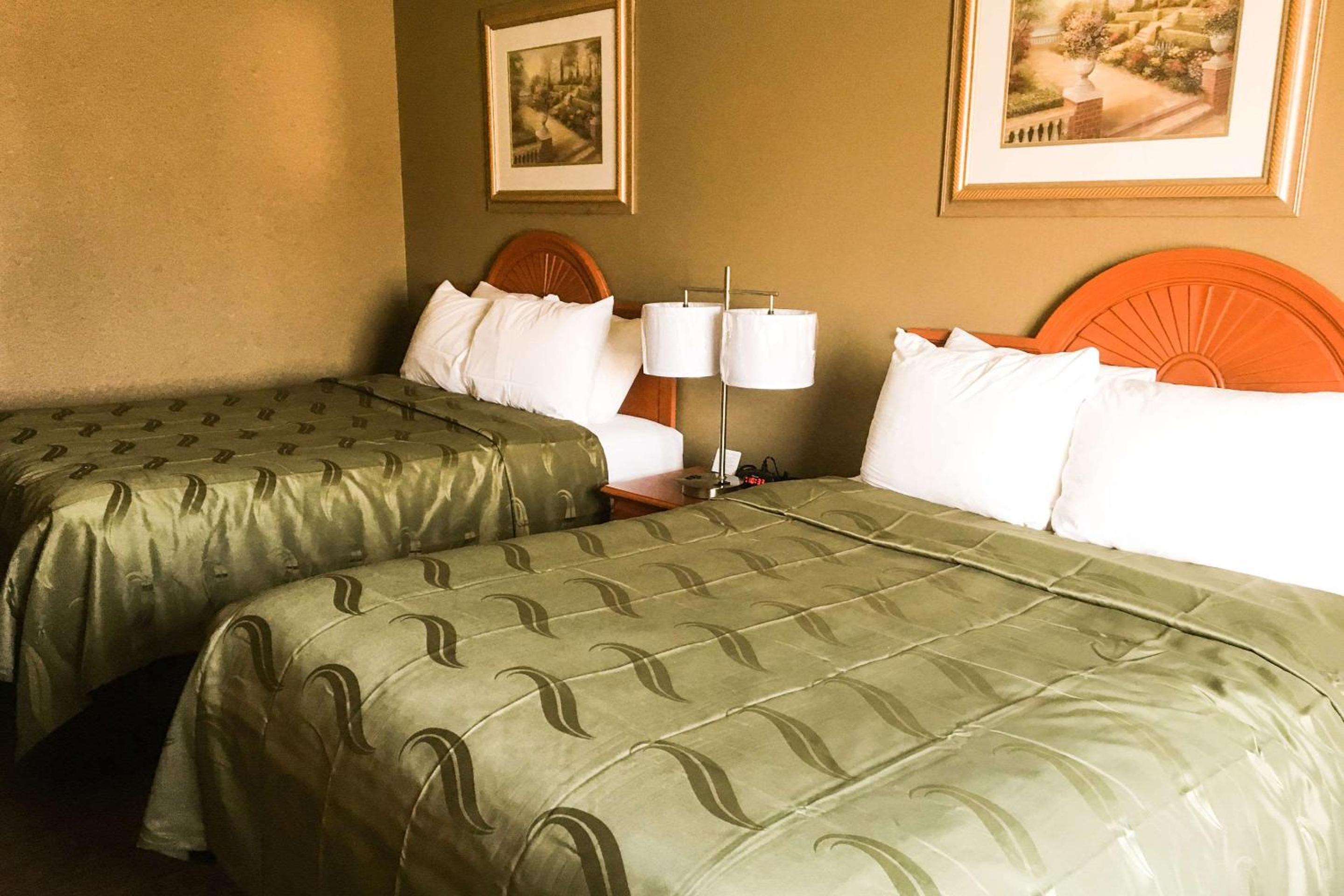 Queen Room With Two Queen Beds - Non-Smoking photo 1