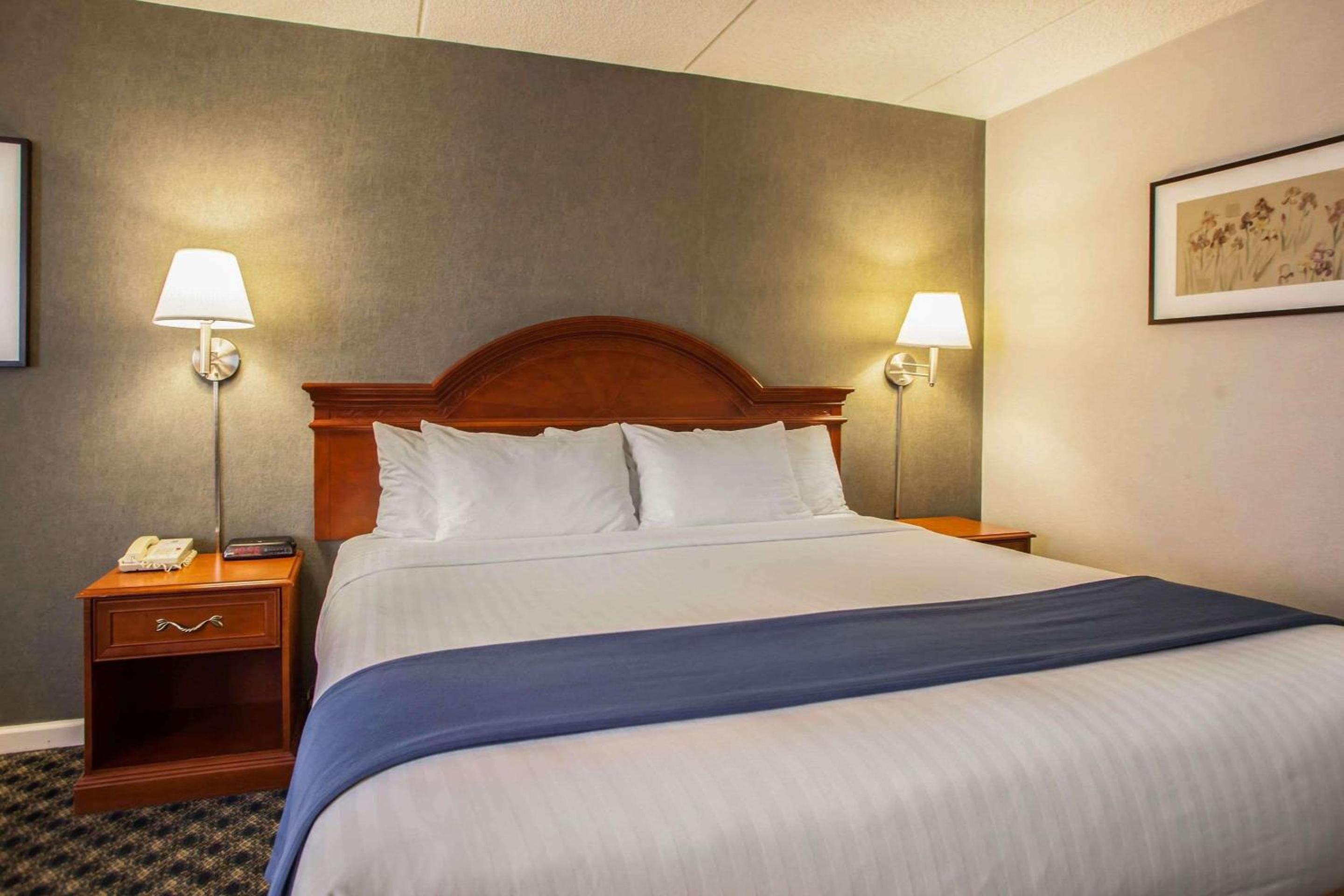 Standard King Room - Non-Smoking  - Photo 5