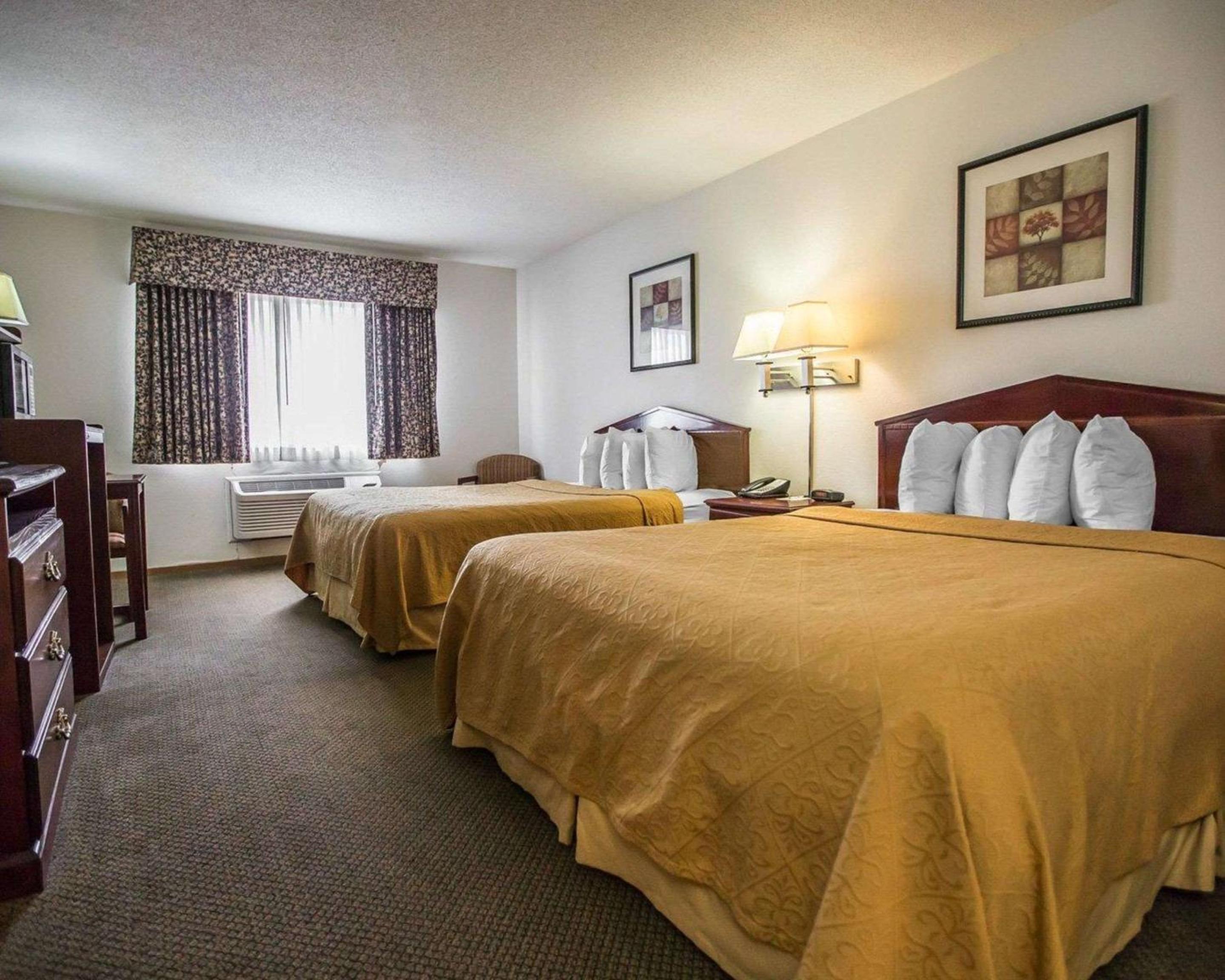 Queen Room with Two Queen Beds - Non-Smoking - Photo 1