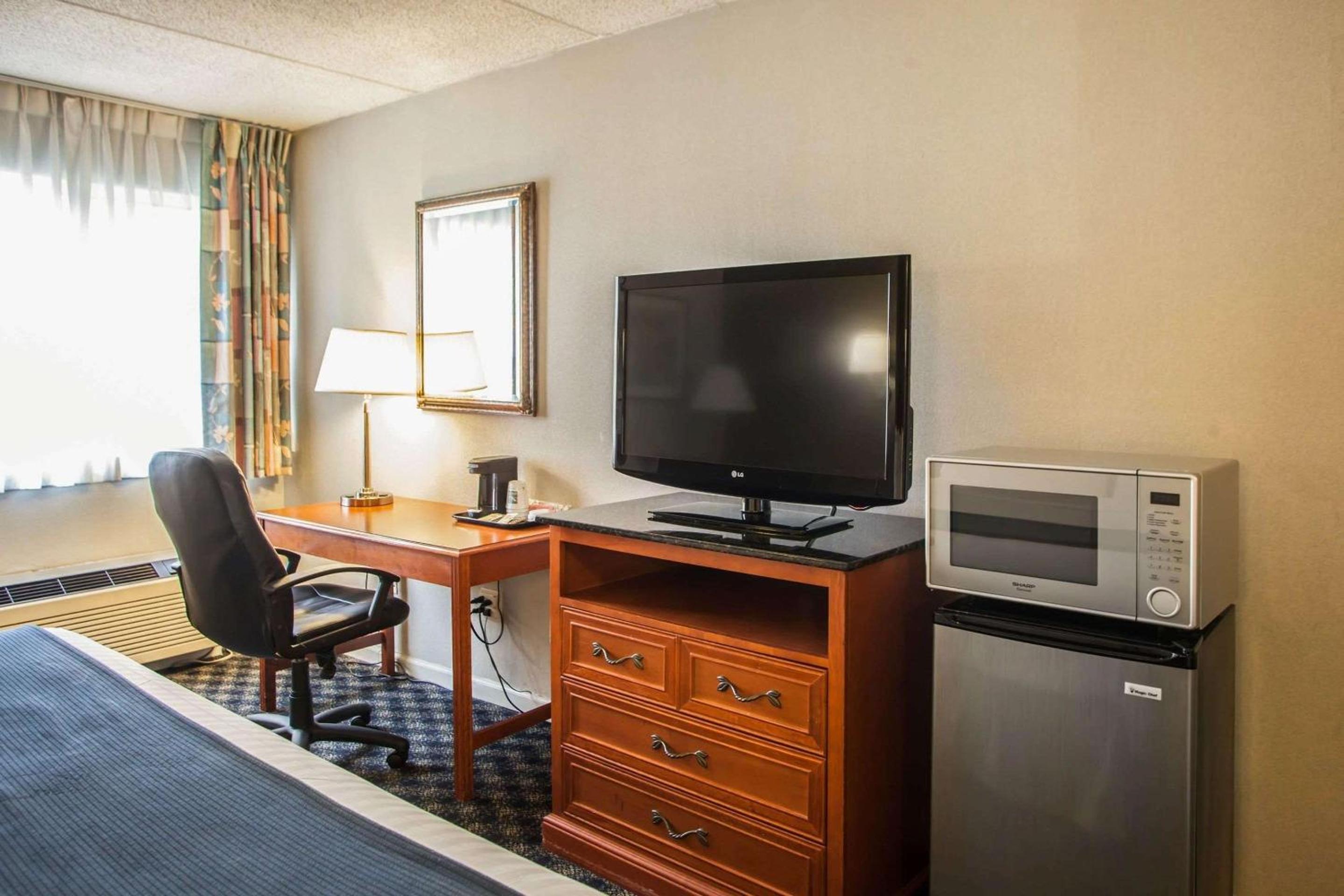 Standard Double Room with Two Double Beds - Photo 4
