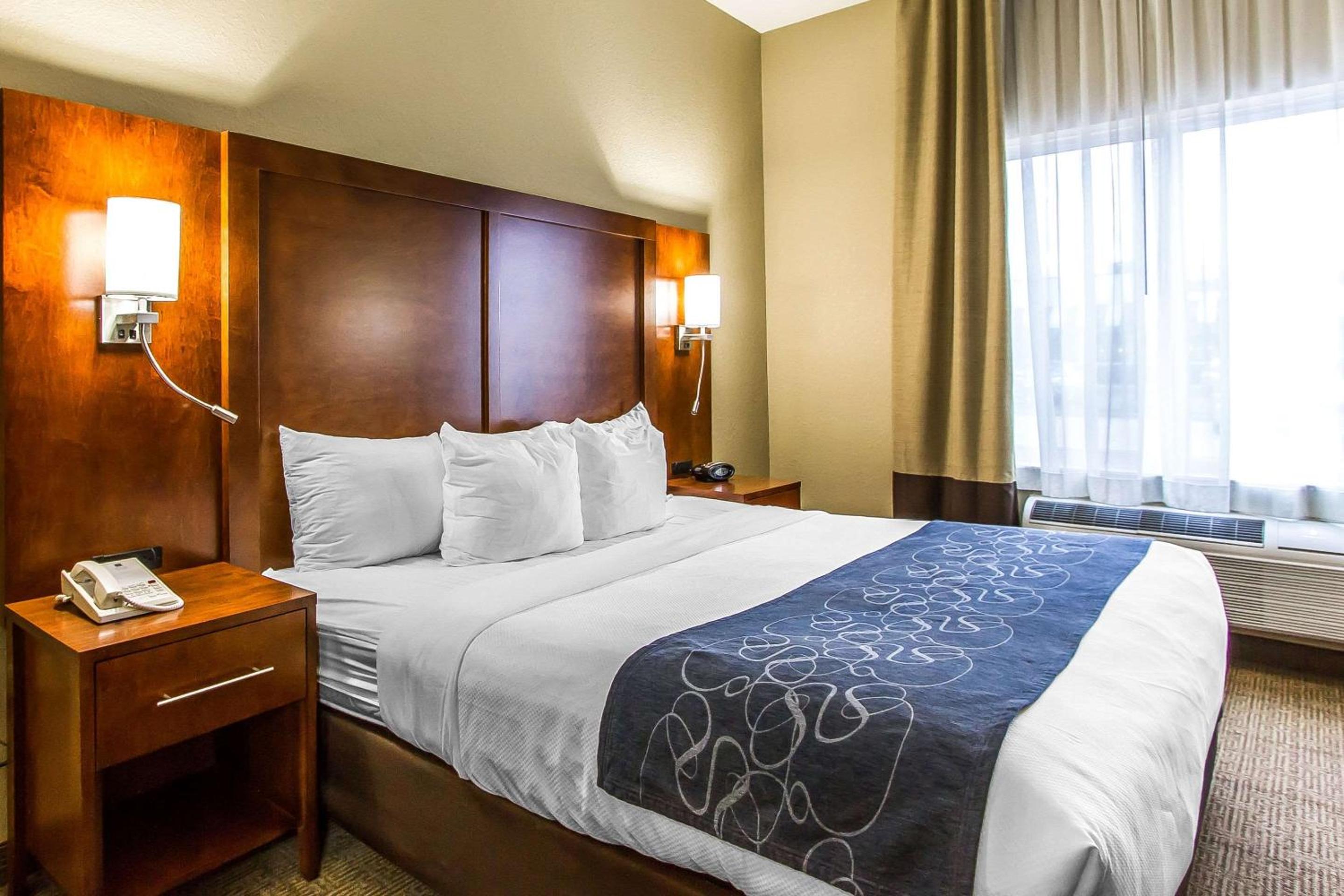 King Suite with Roll-In Shower - Accessible/Non-Smoking