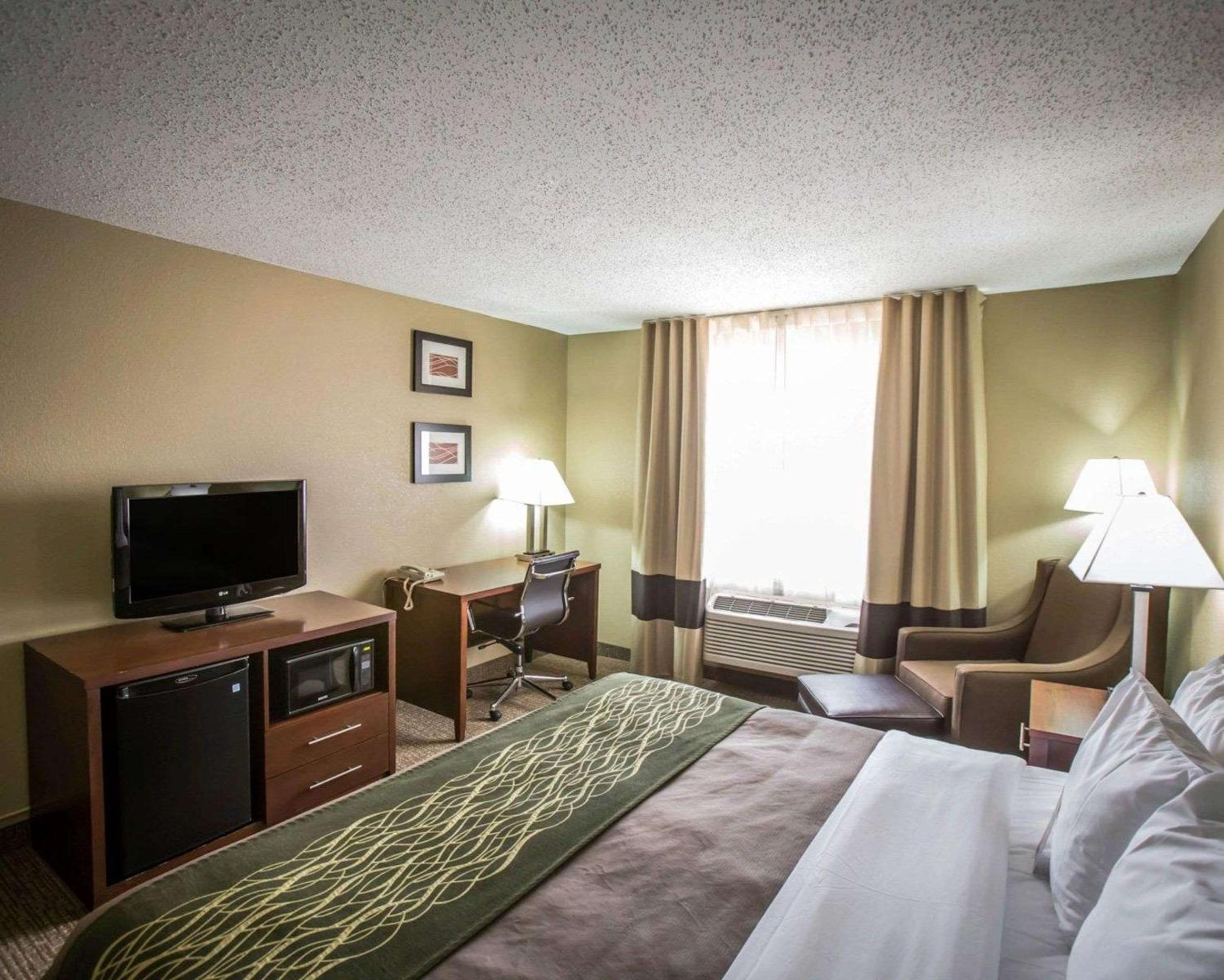 King Room - Non-Smoking photo 2