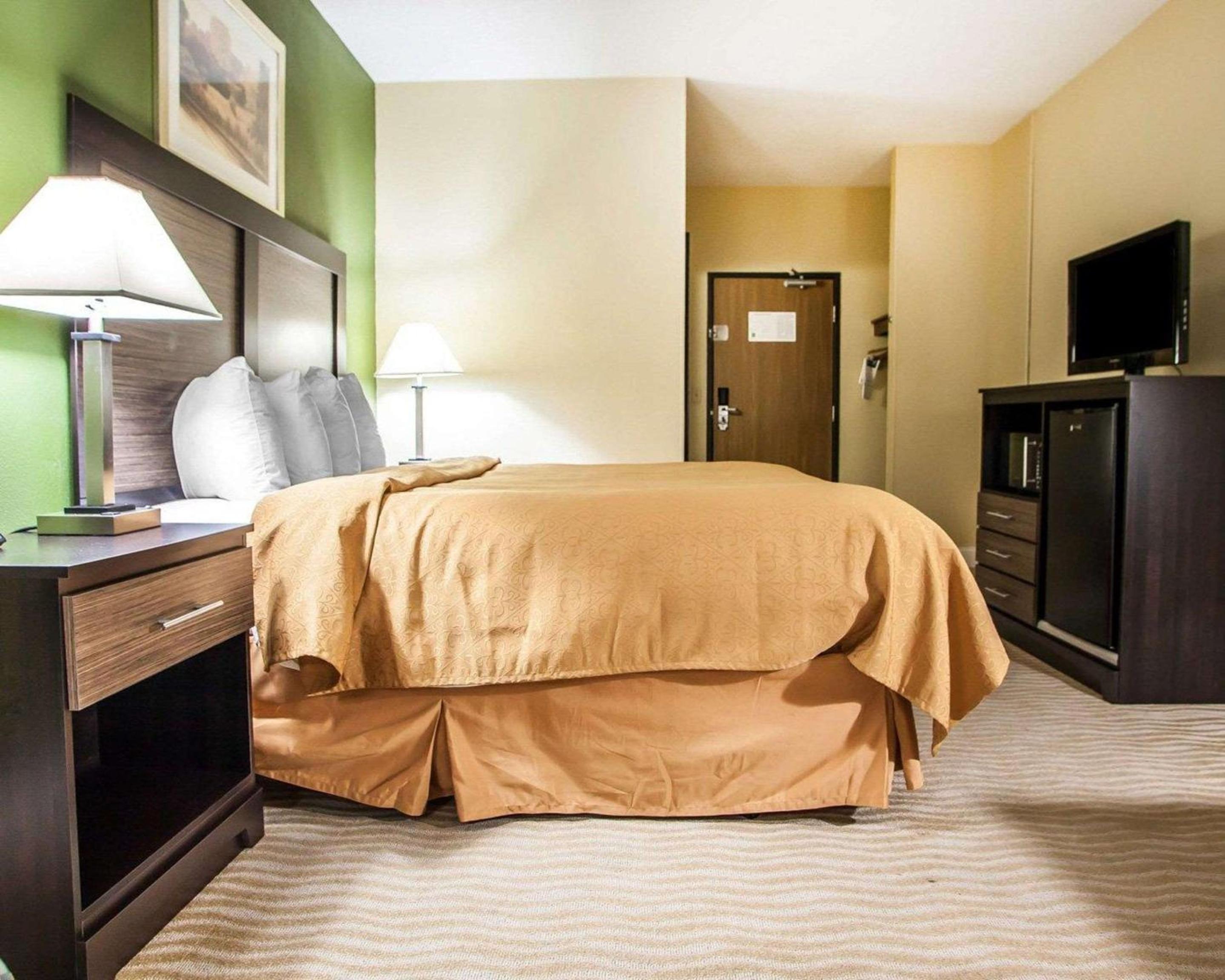 King Room - Non-Smoking - Photo 2