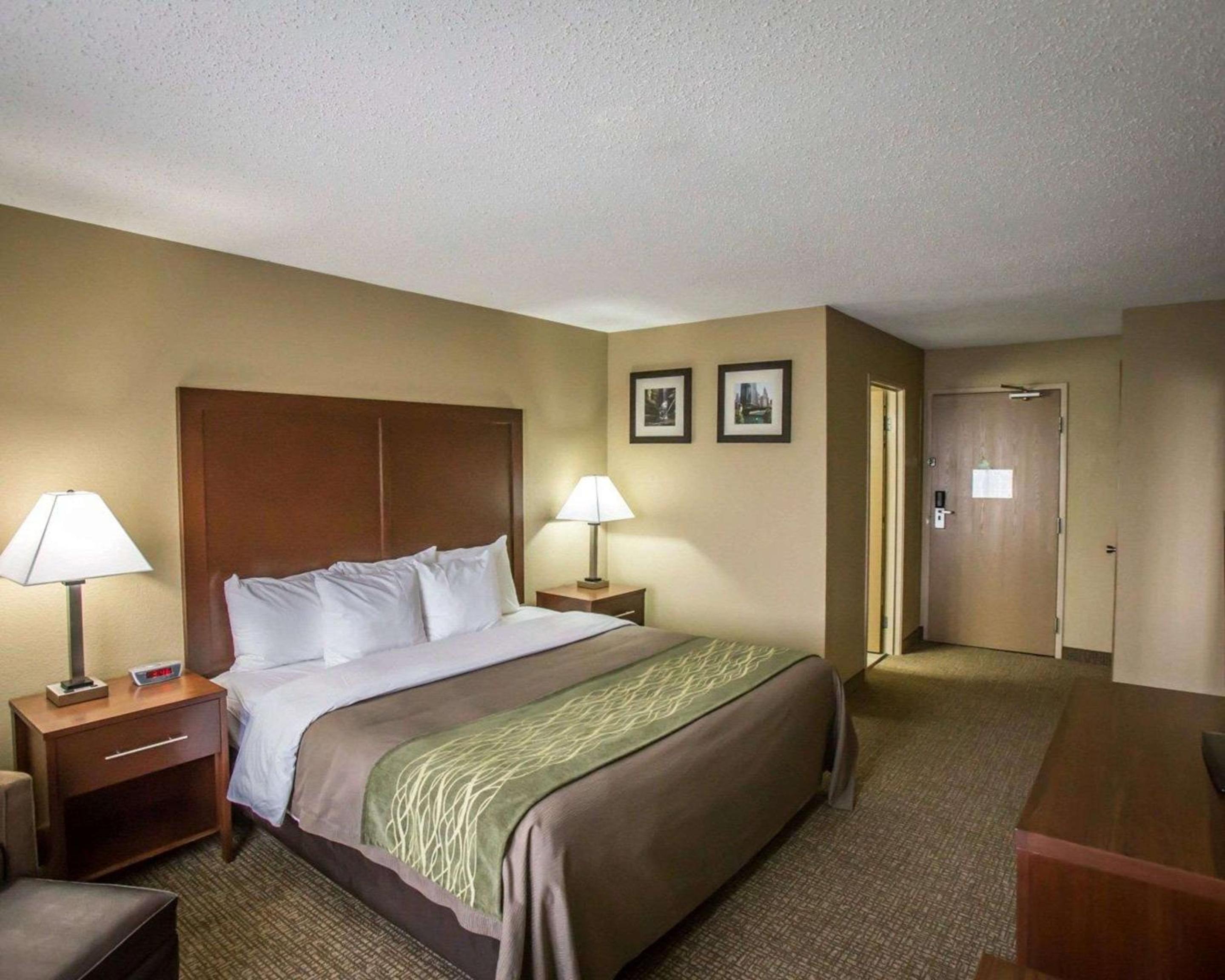 King Room - Non-Smoking photo 3