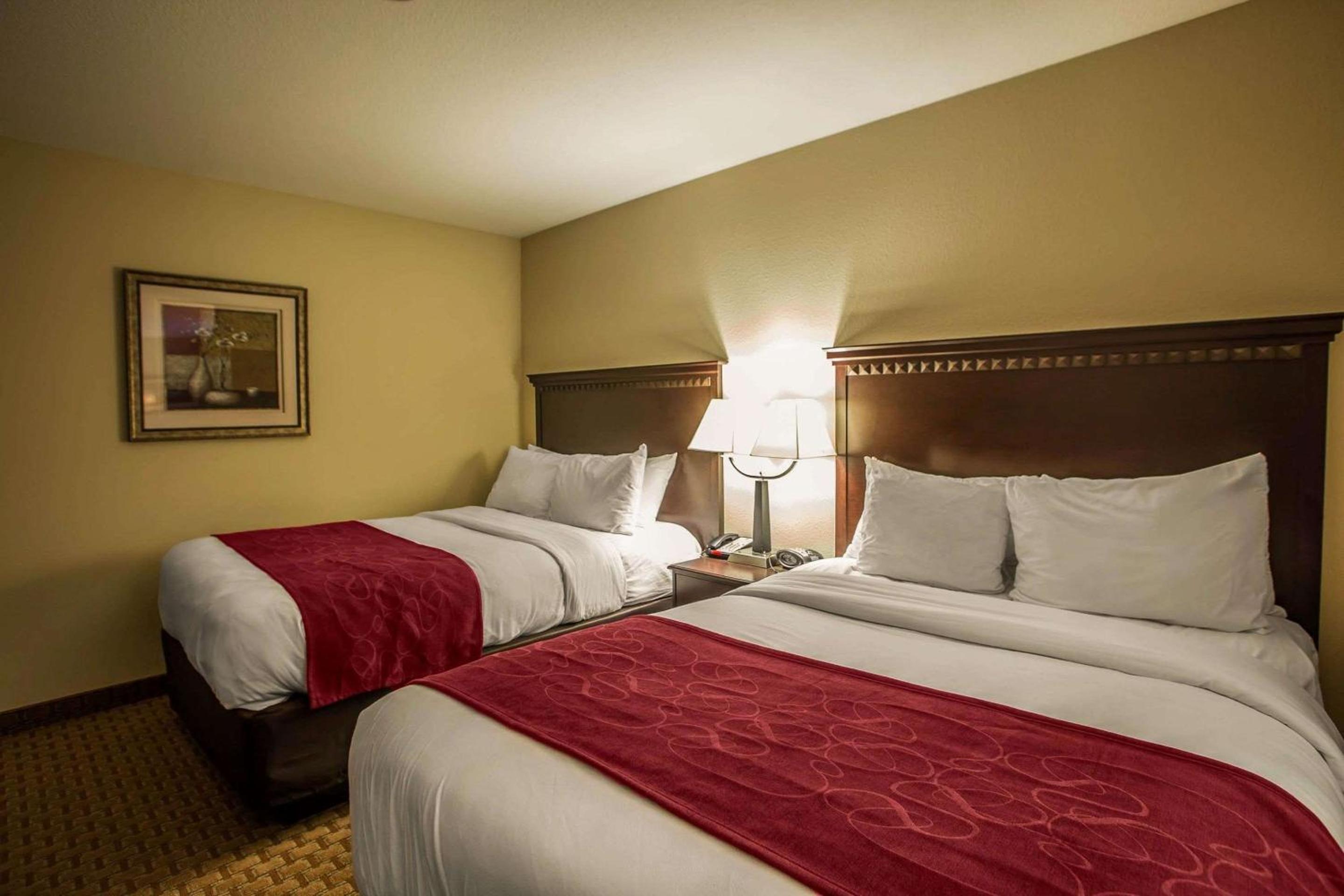 Queen Suite with Two Queen Beds - Non-Smoking - Photo 1