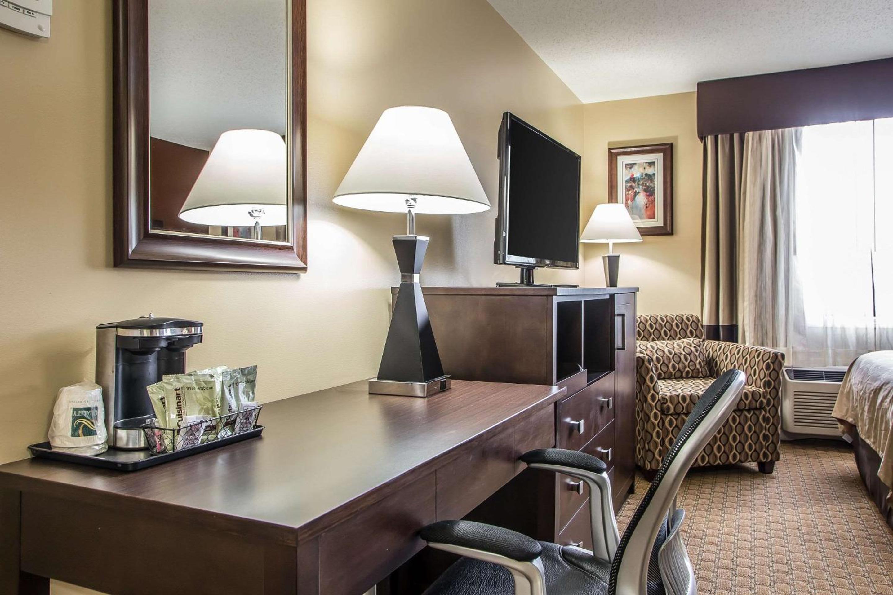 Double Room with Two Double Beds - Photo 9