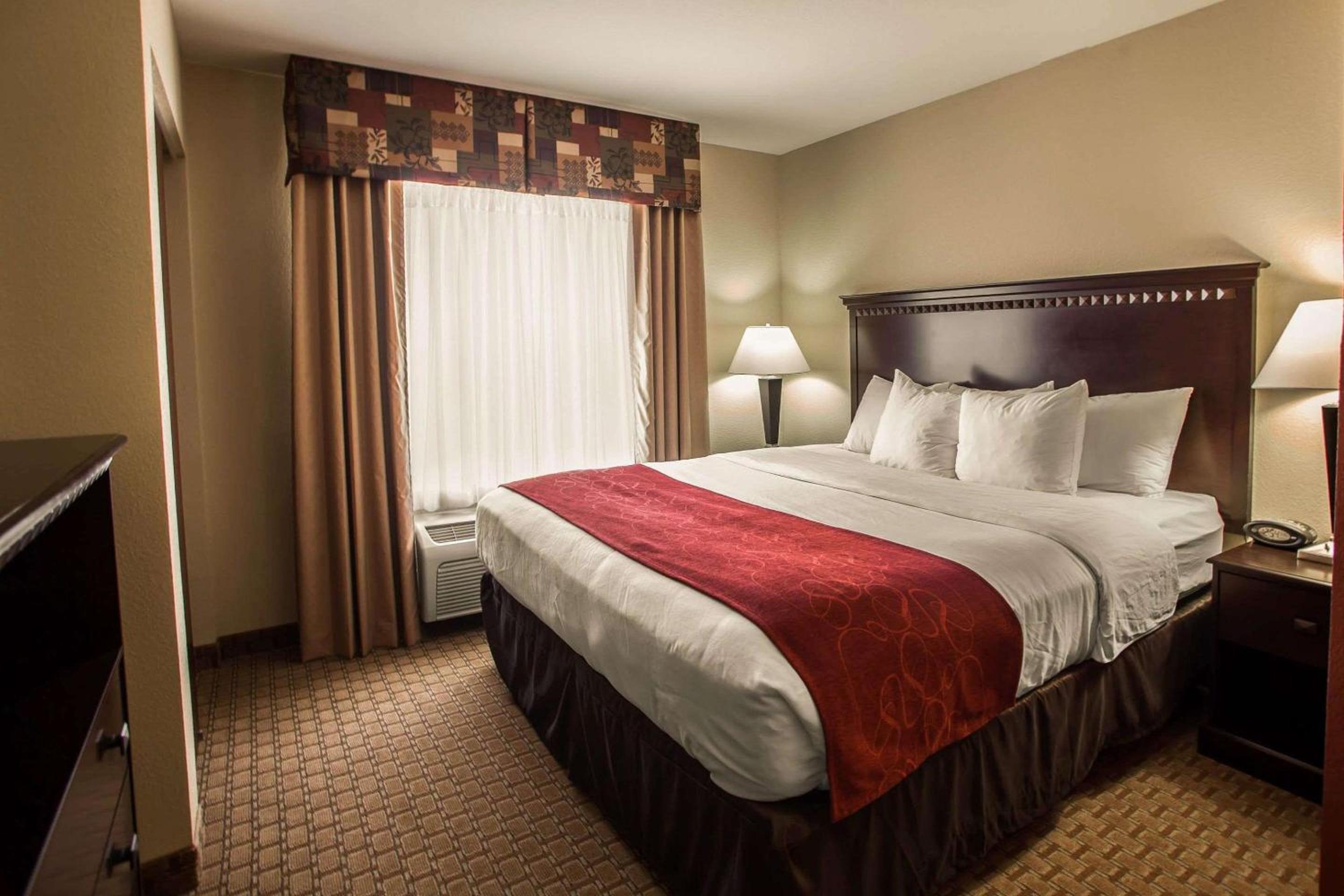 King Suite - Non-Smoking - Photo 1