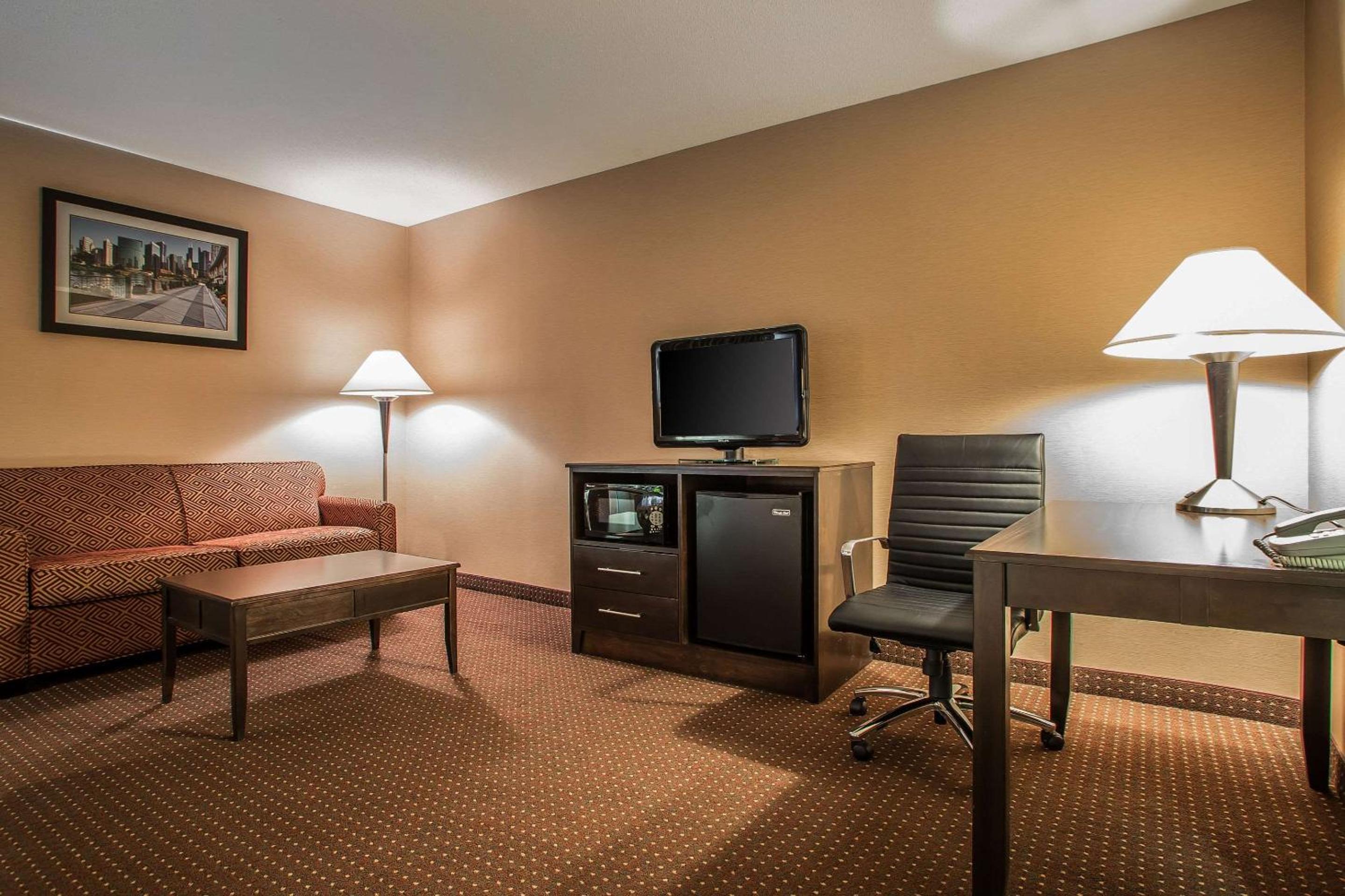 King Suite - Non-Smoking - Photo 1
