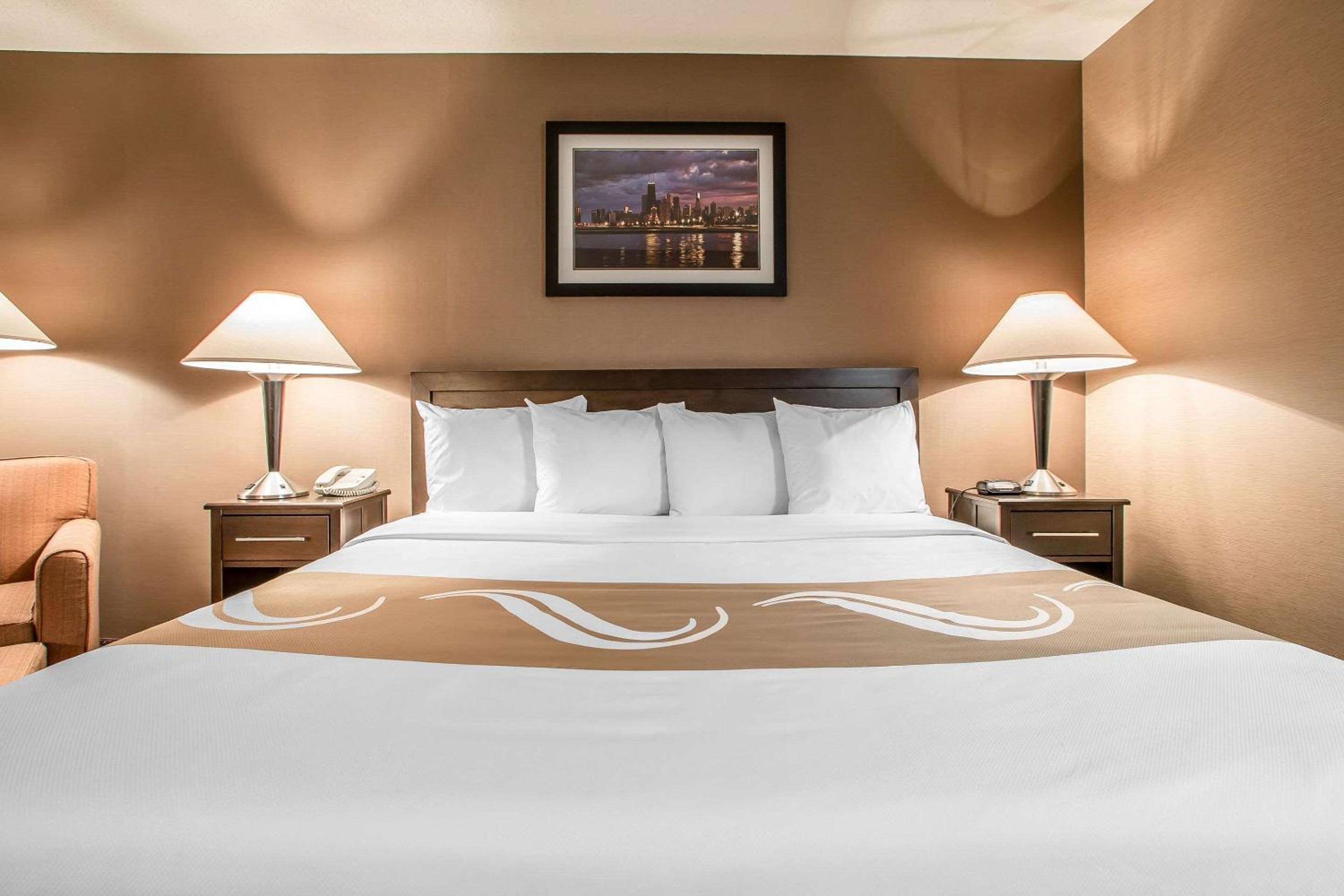 King Room - Non-Smoking - Photo 1