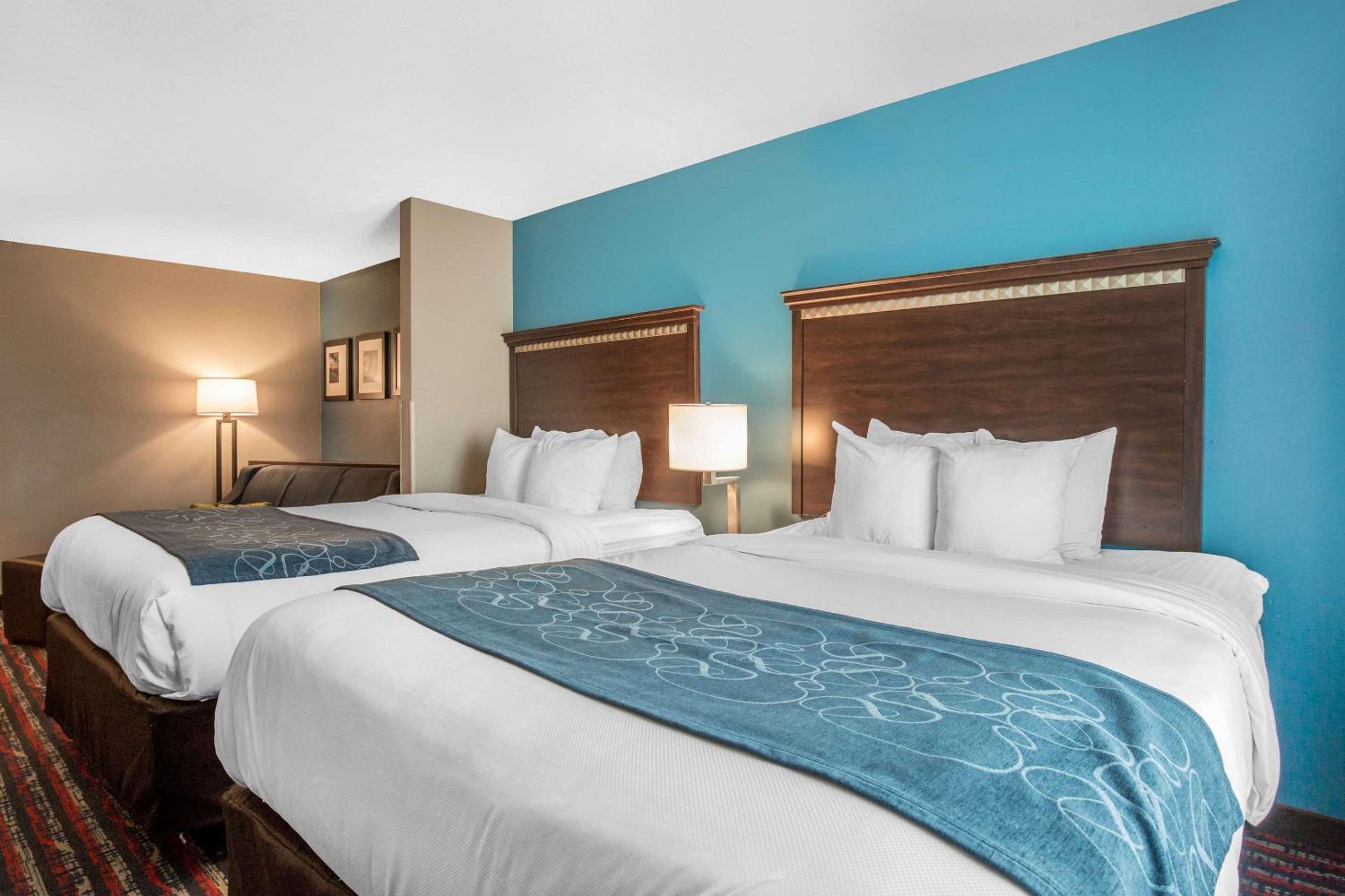 Queen Suite with Two Queen Beds - Non-Smoking - Photo 1
