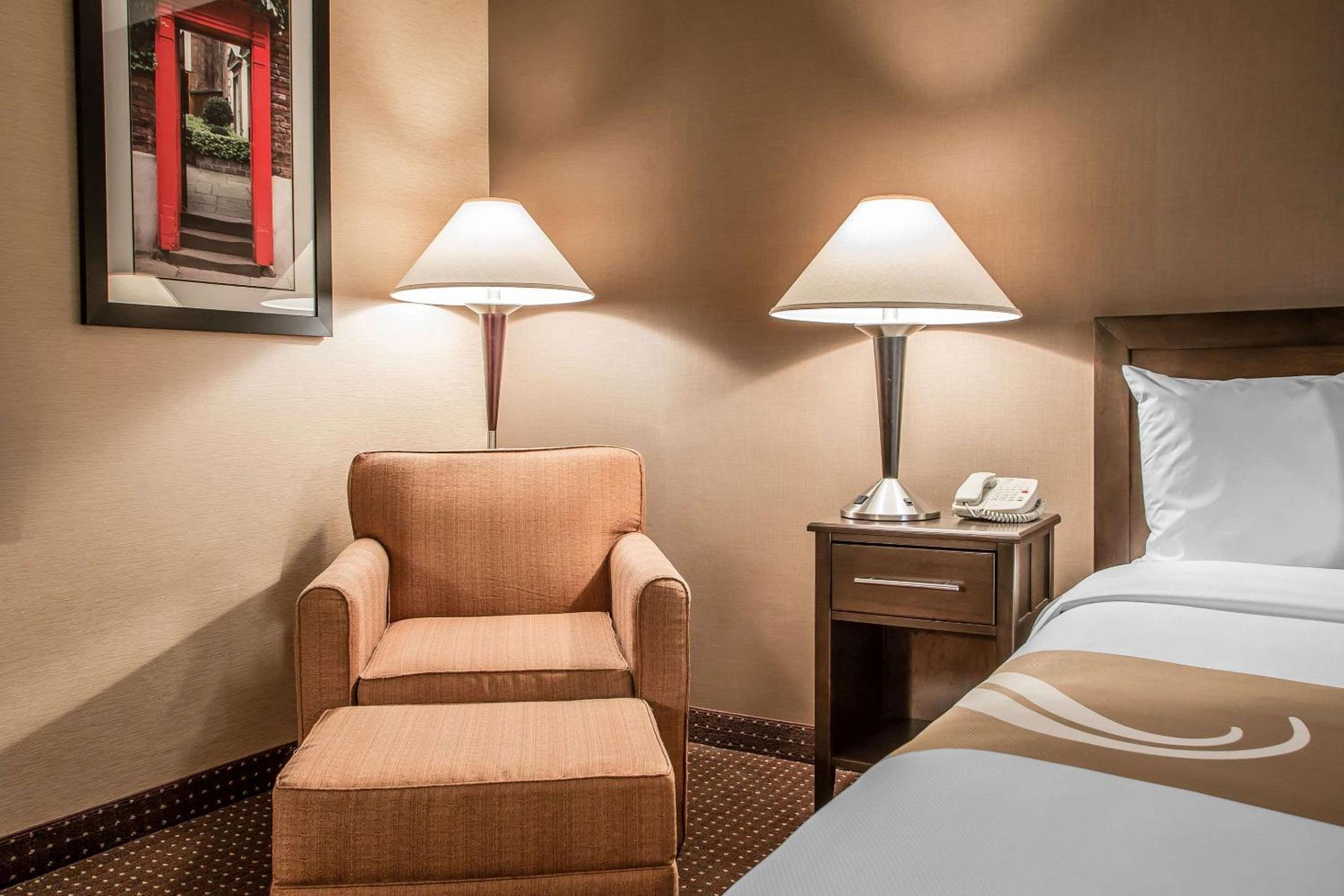 King Room - Non-Smoking - Photo 2