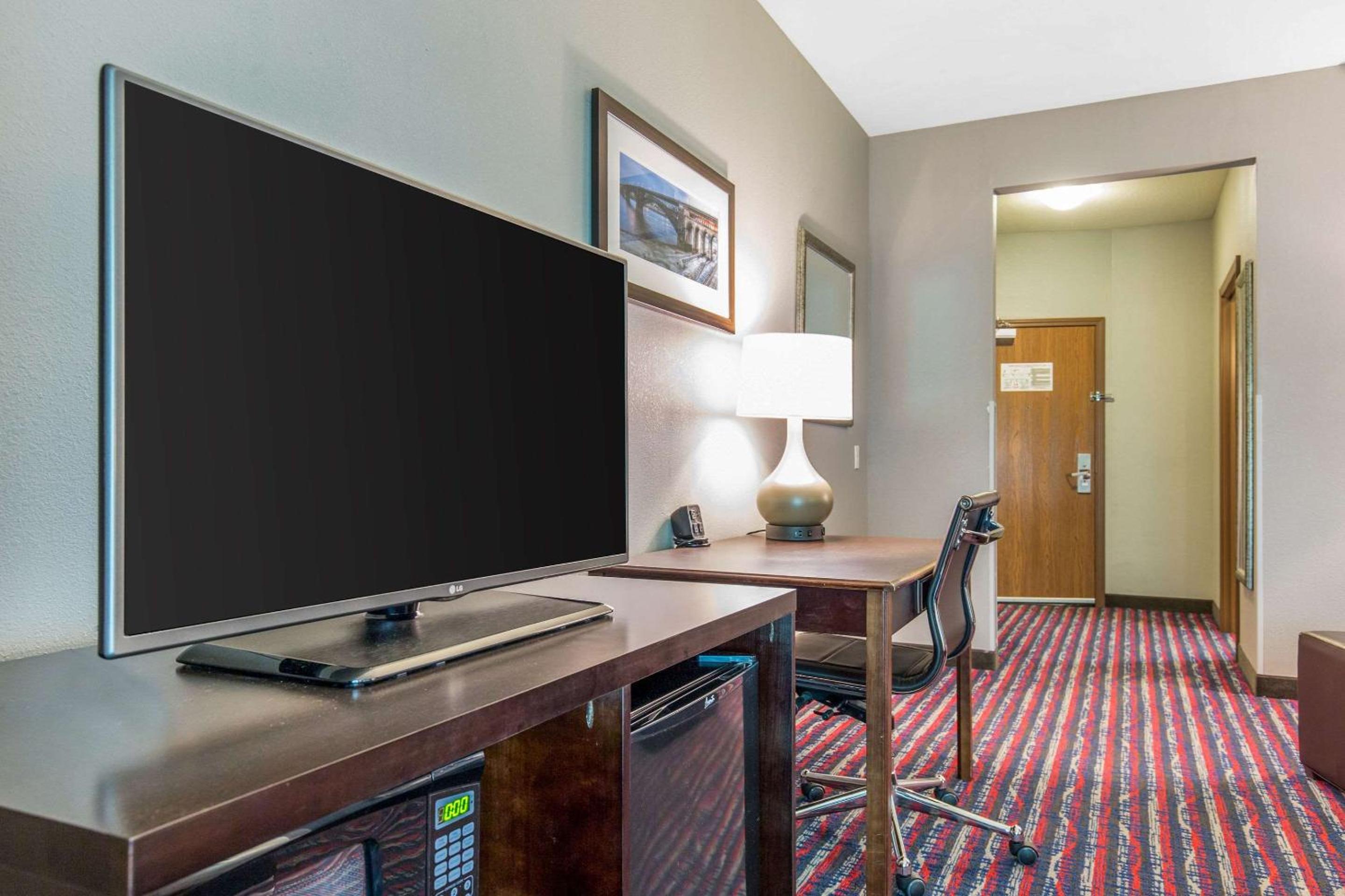 King Room - Non-Smoking - Photo 2