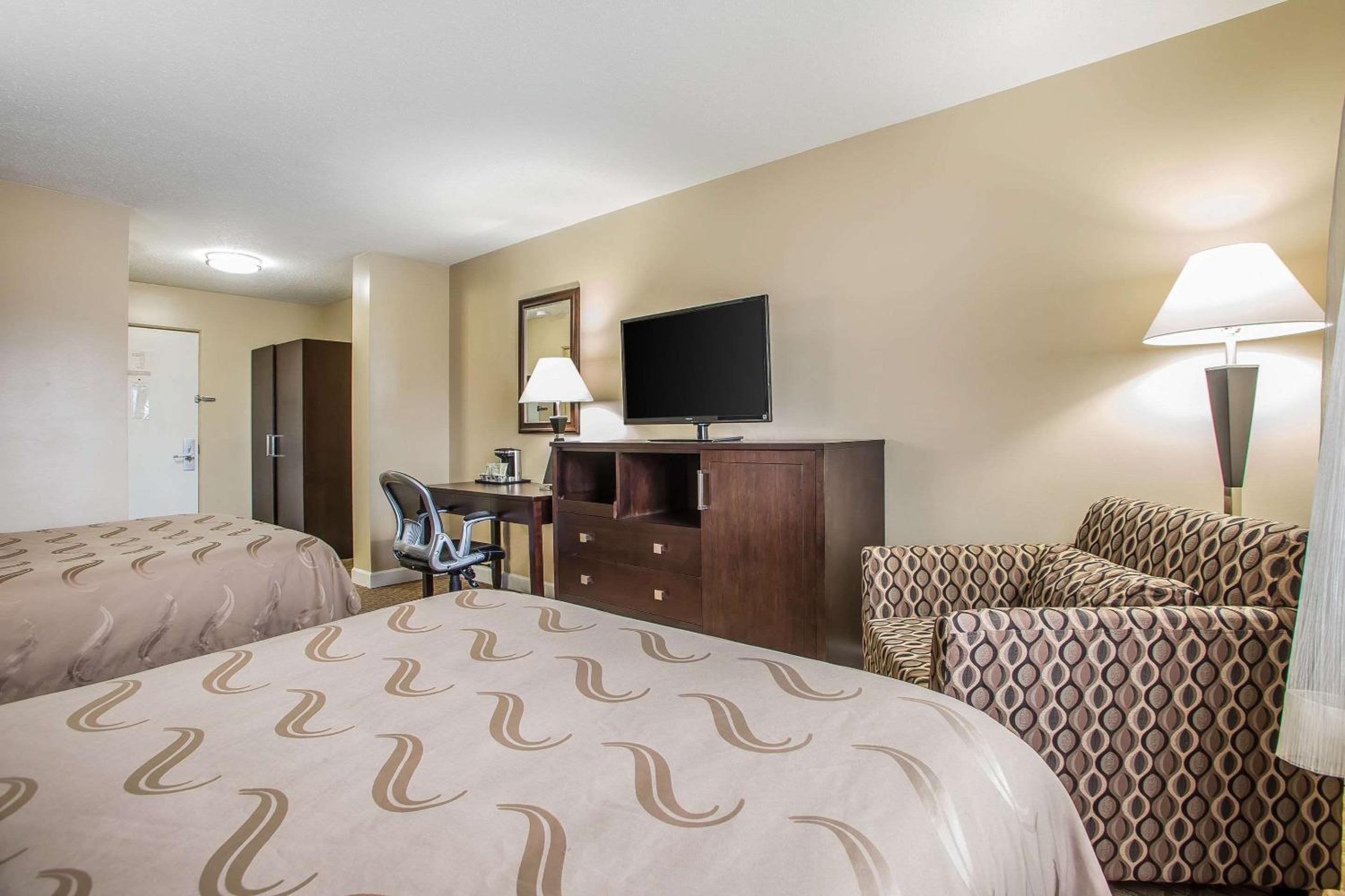 Double Room with Two Double Beds - Photo 7