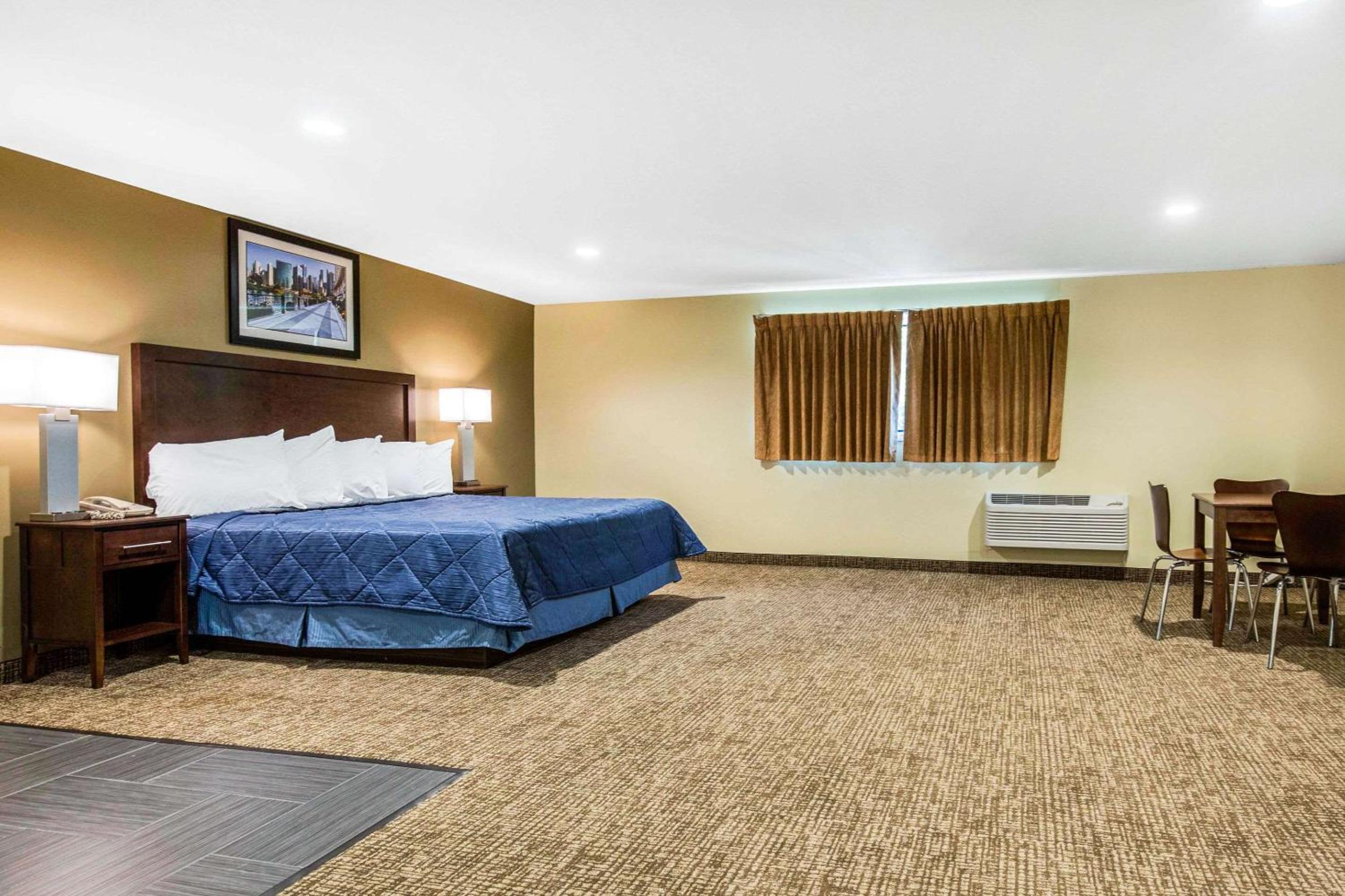 King Suite with Spa Bath - Non-Smoking - Photo 2