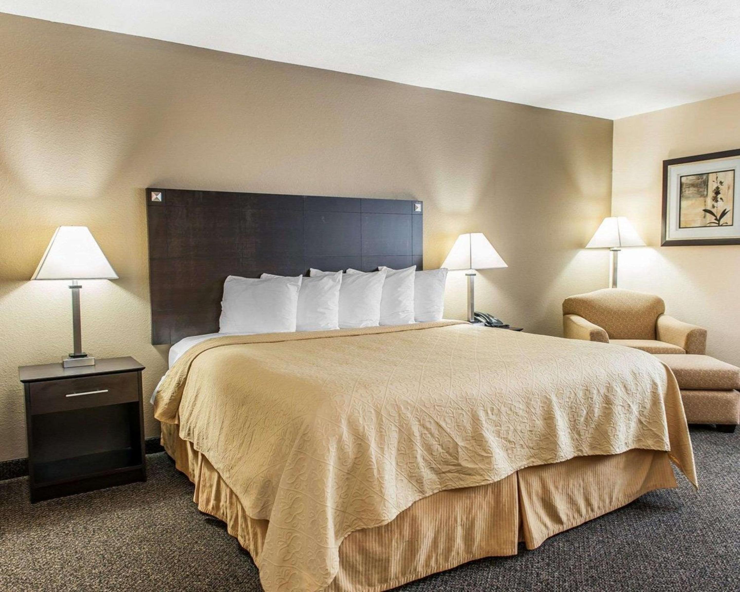 King Room - Non-Smoking - Photo 1
