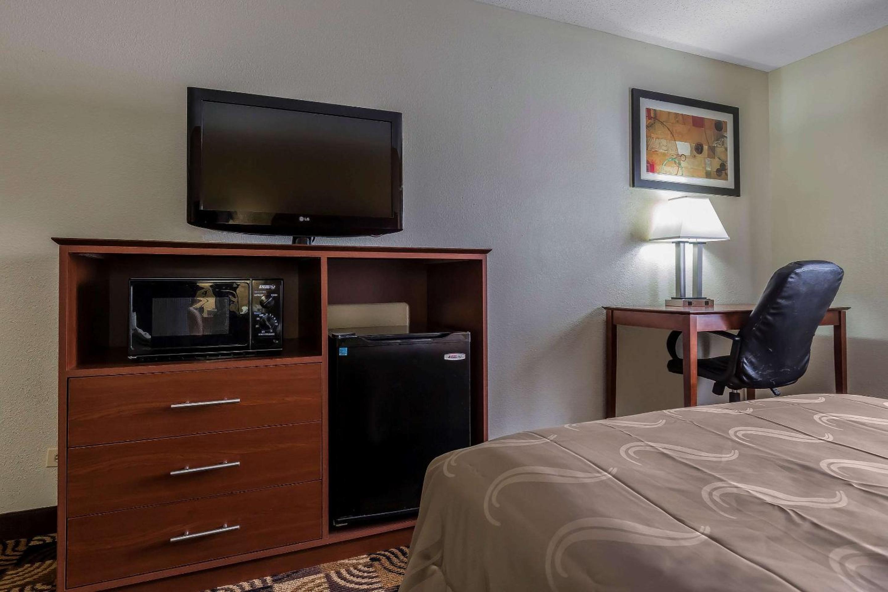 Double Room with Two Double Beds - Non-Smoking - Photo 4