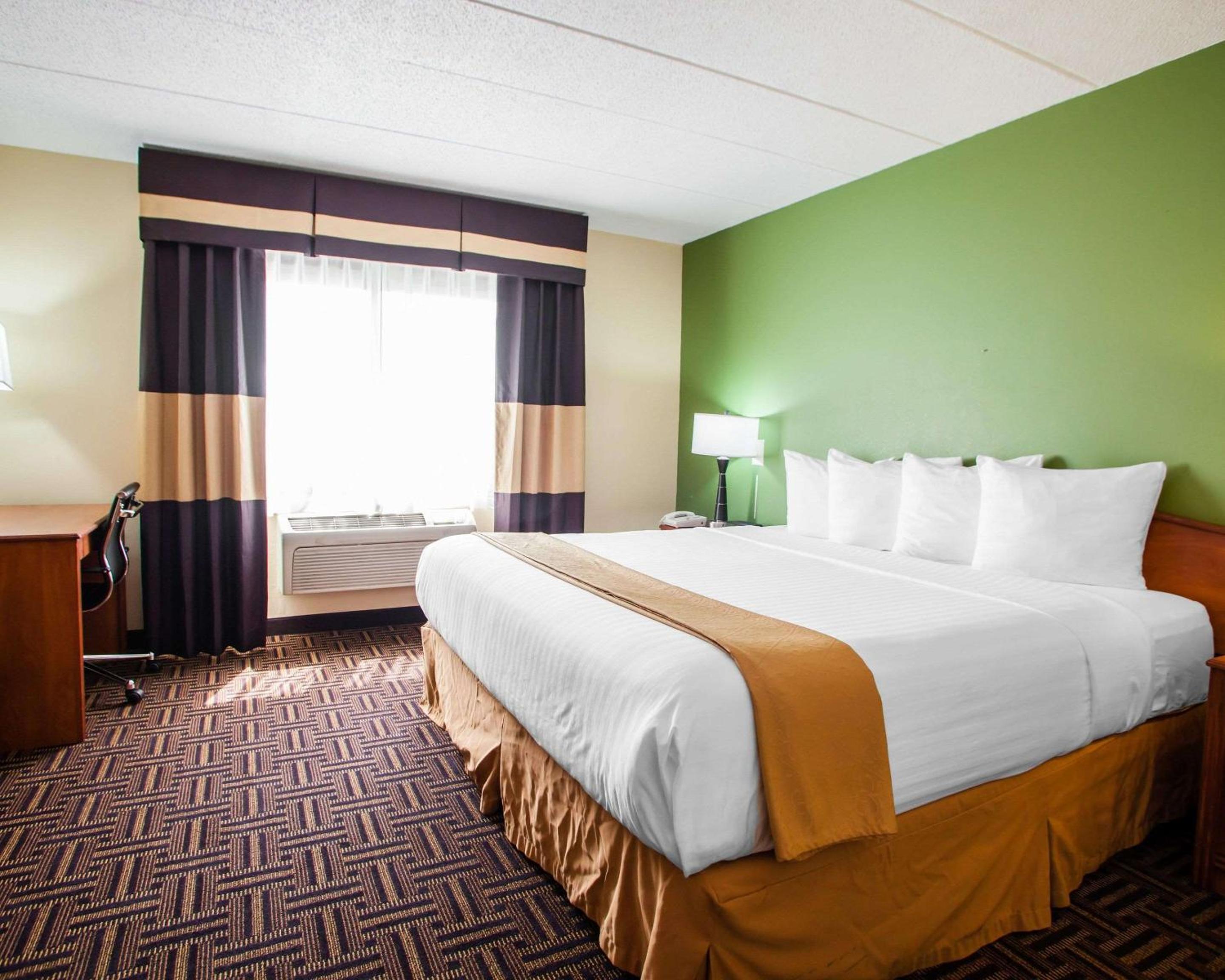 King Room - Non-Smoking - Photo 1