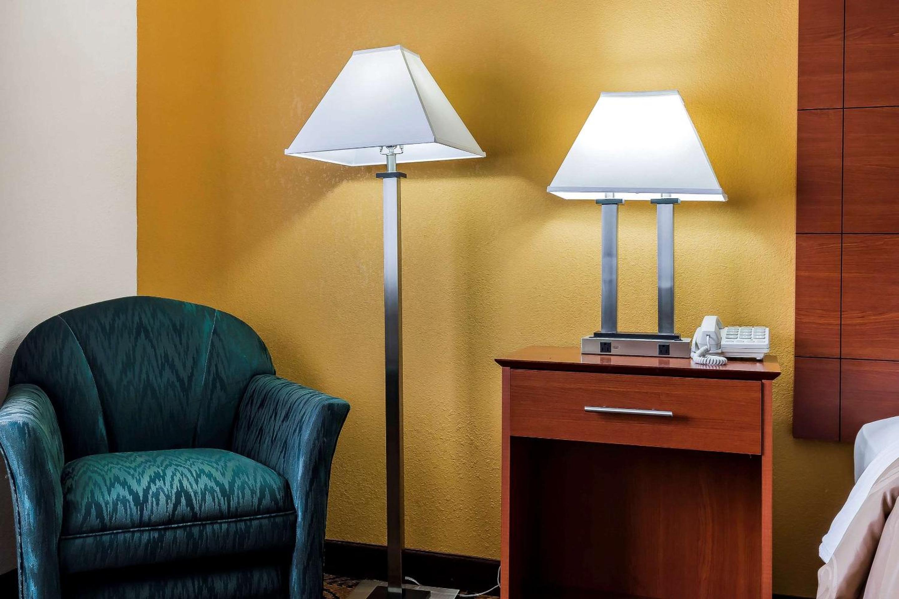 King Room - Accessible/Non-Smoking - Photo 1