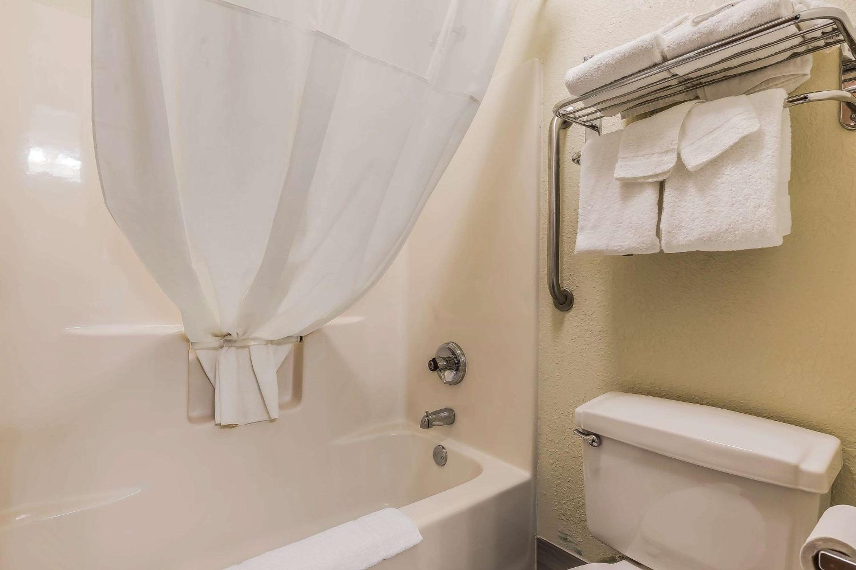 Double Room with Two Double Beds - Non-Smoking - Photo 5
