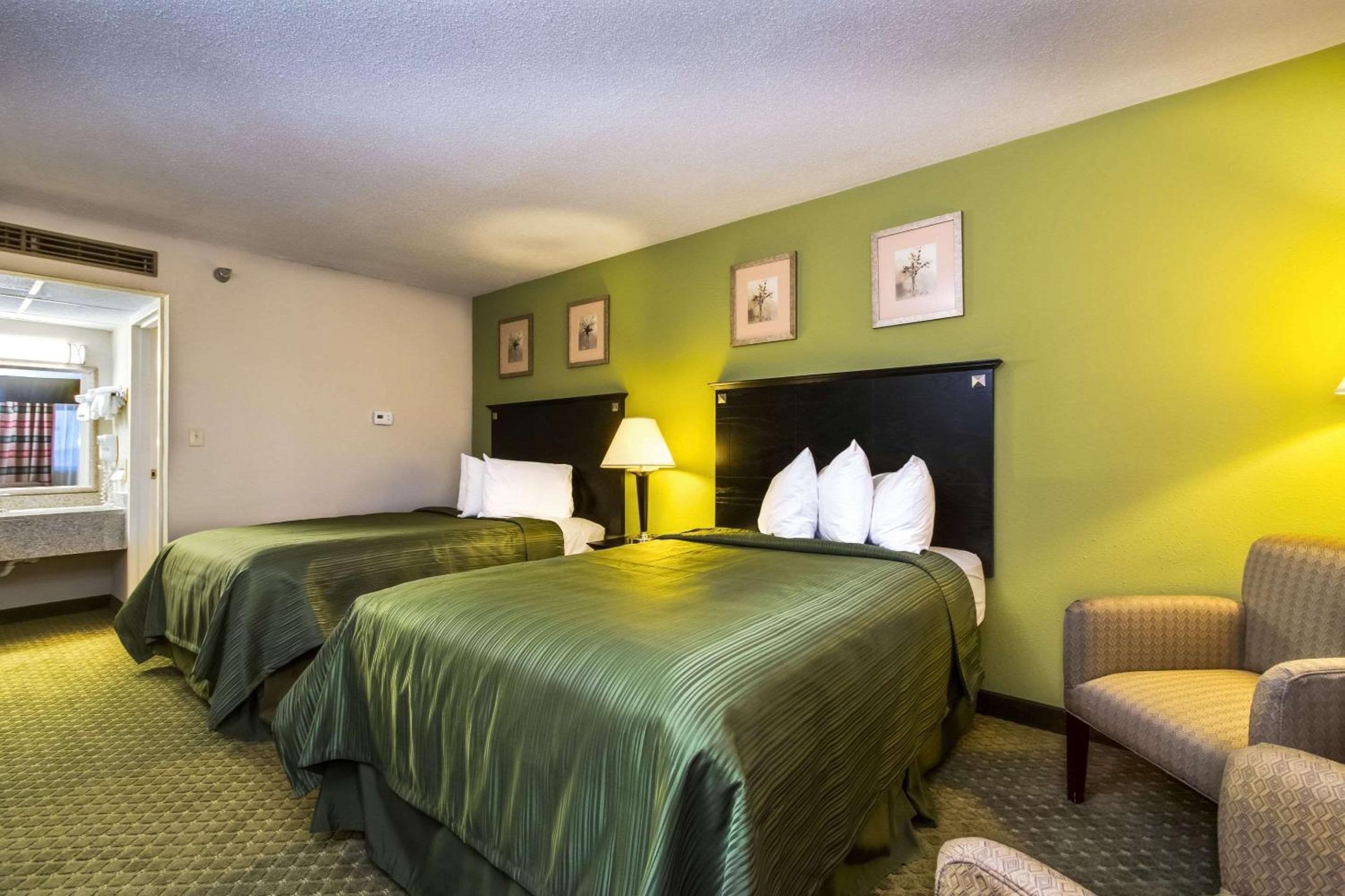 Double Room with Two Double Beds - Photo 1