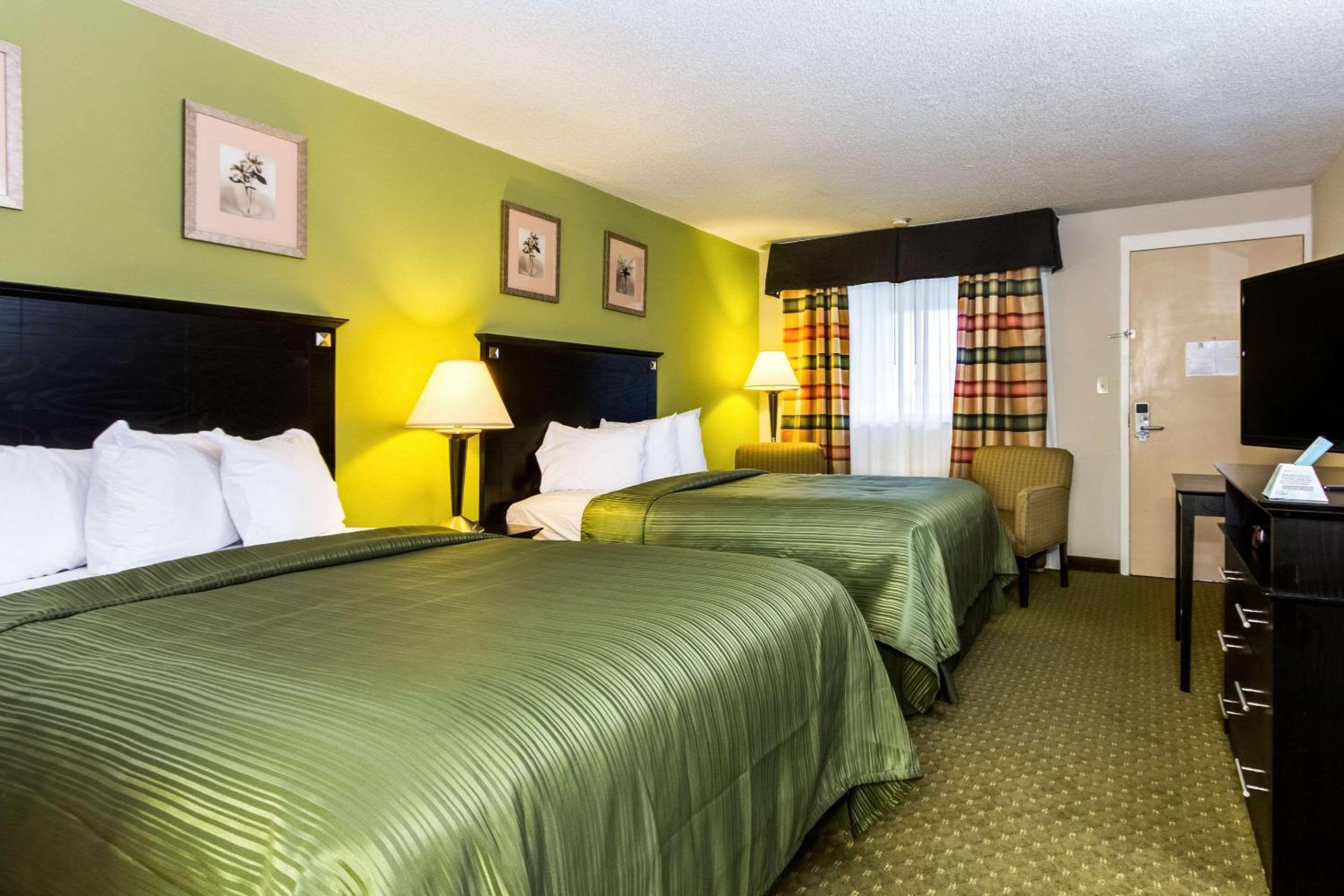 Suite with Two Double Beds- Non- Smoking - Photo 2