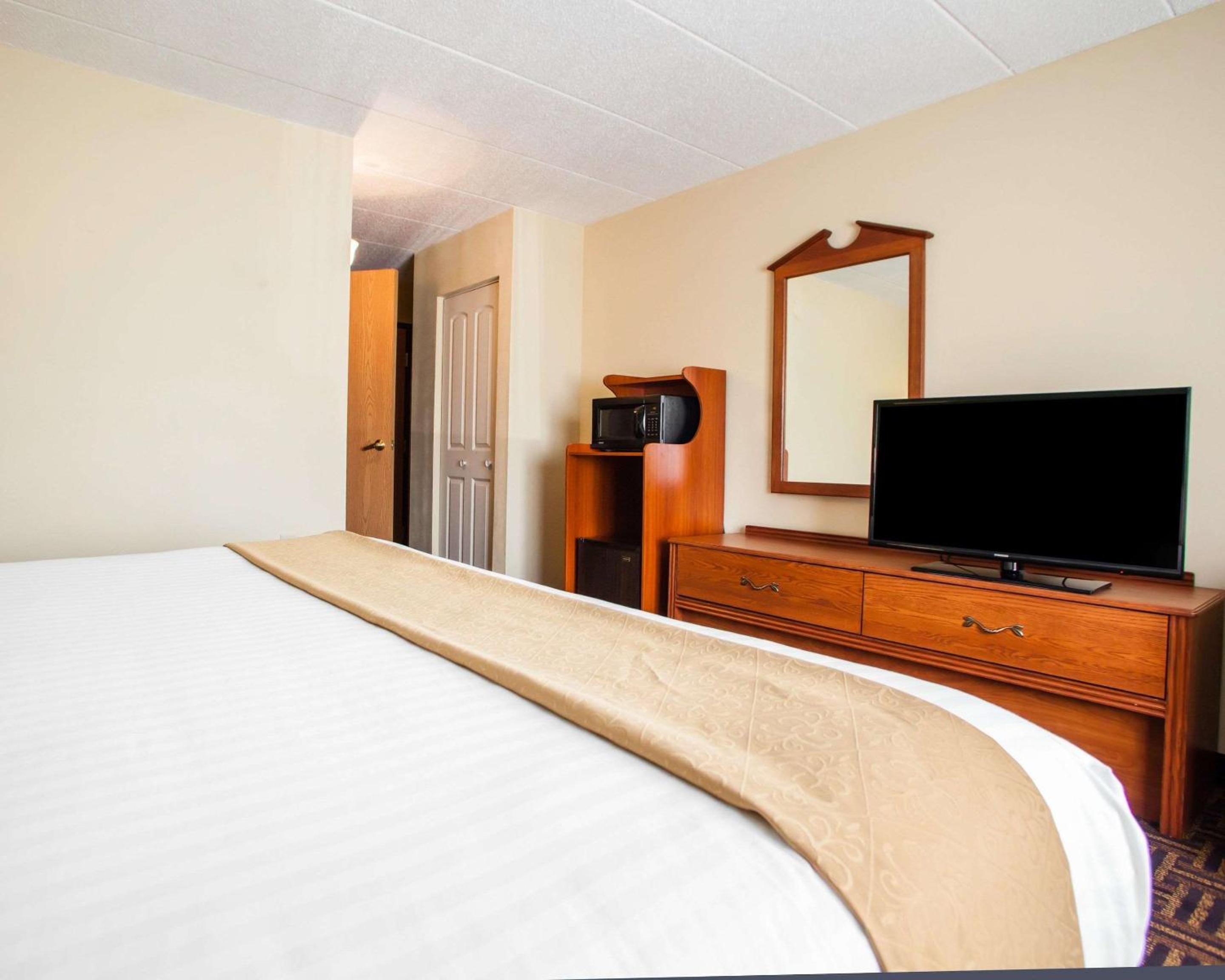 King Room - Non-Smoking - Photo 3